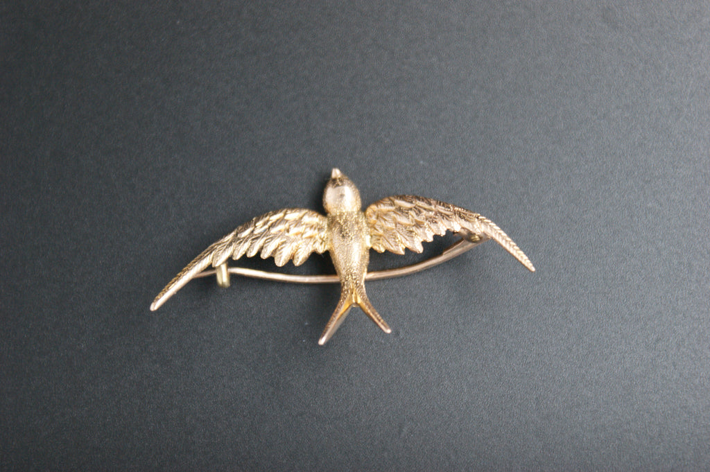 082- 15ct Swallow bird brooch.