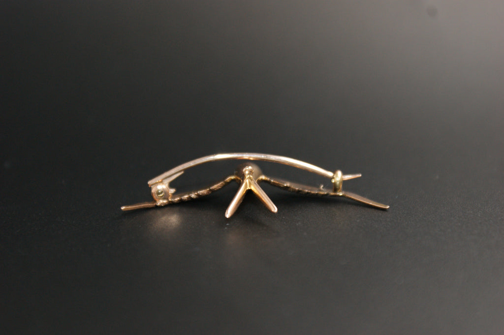 082- 15ct Swallow bird brooch.