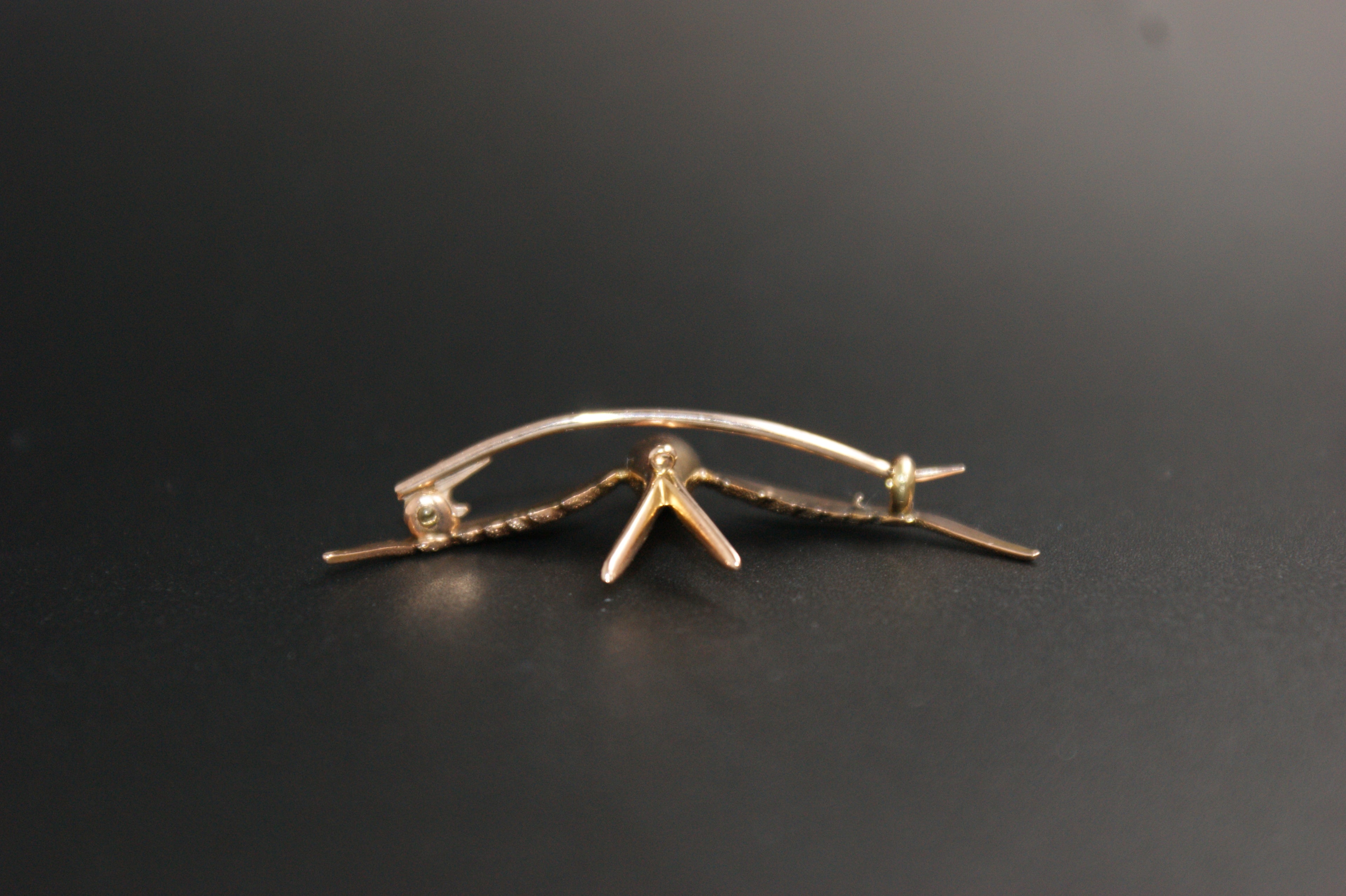 082- 15ct Swallow bird brooch.