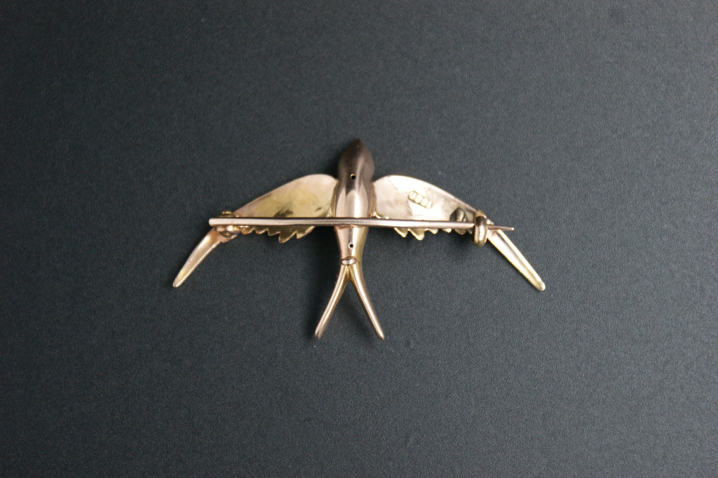 082- 15ct Swallow bird brooch.