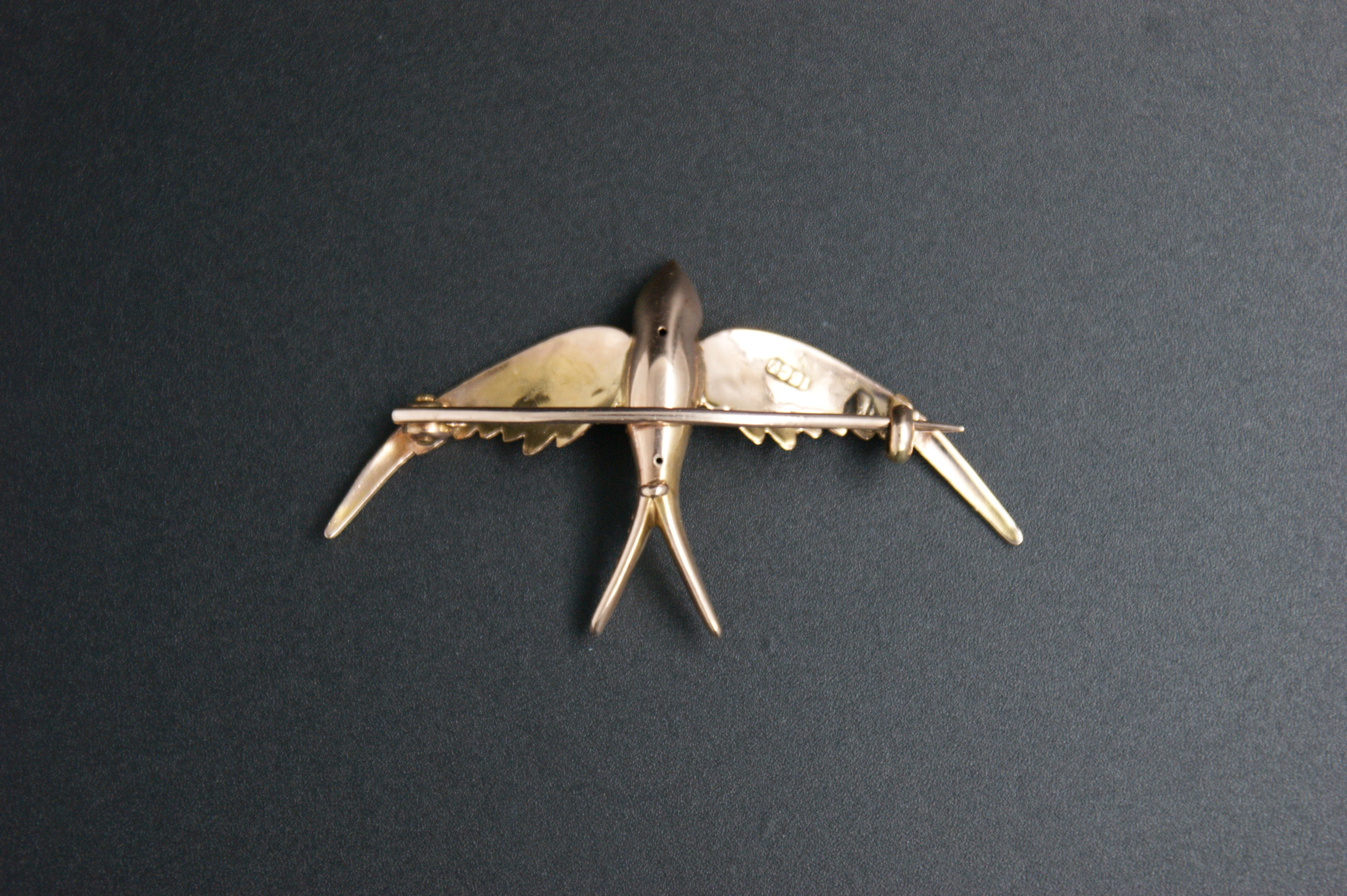 082- 15ct Swallow bird brooch.