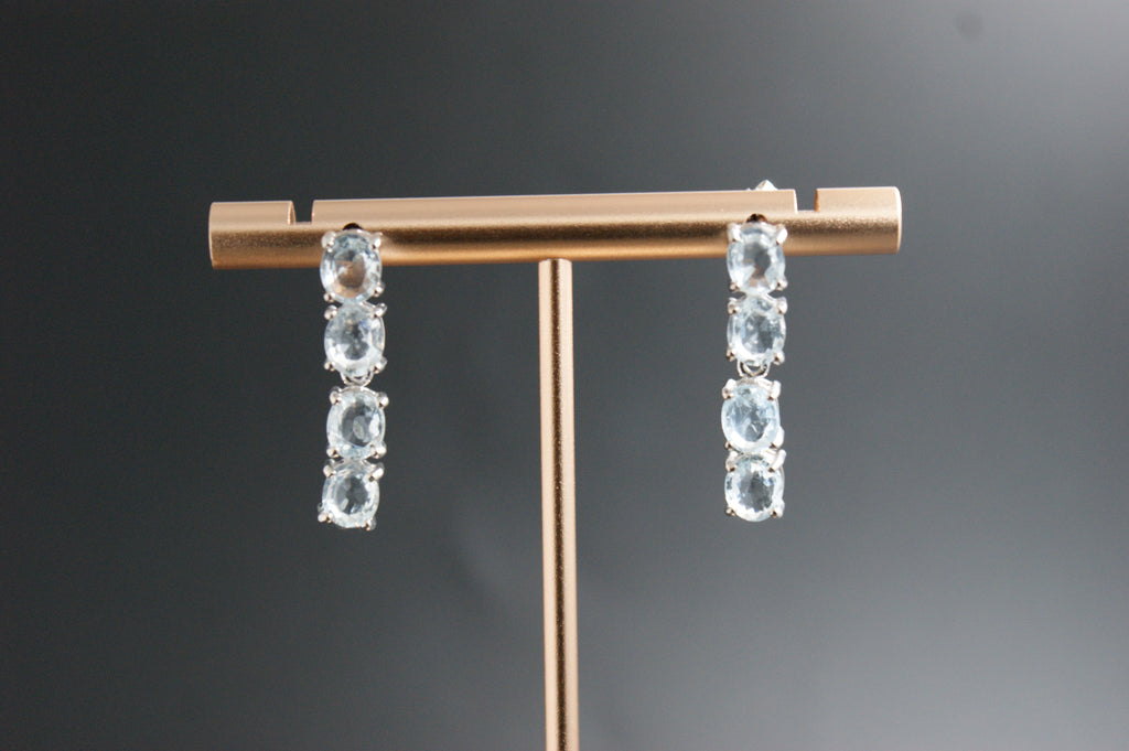 085- 9ct white Aquamarine earrings.