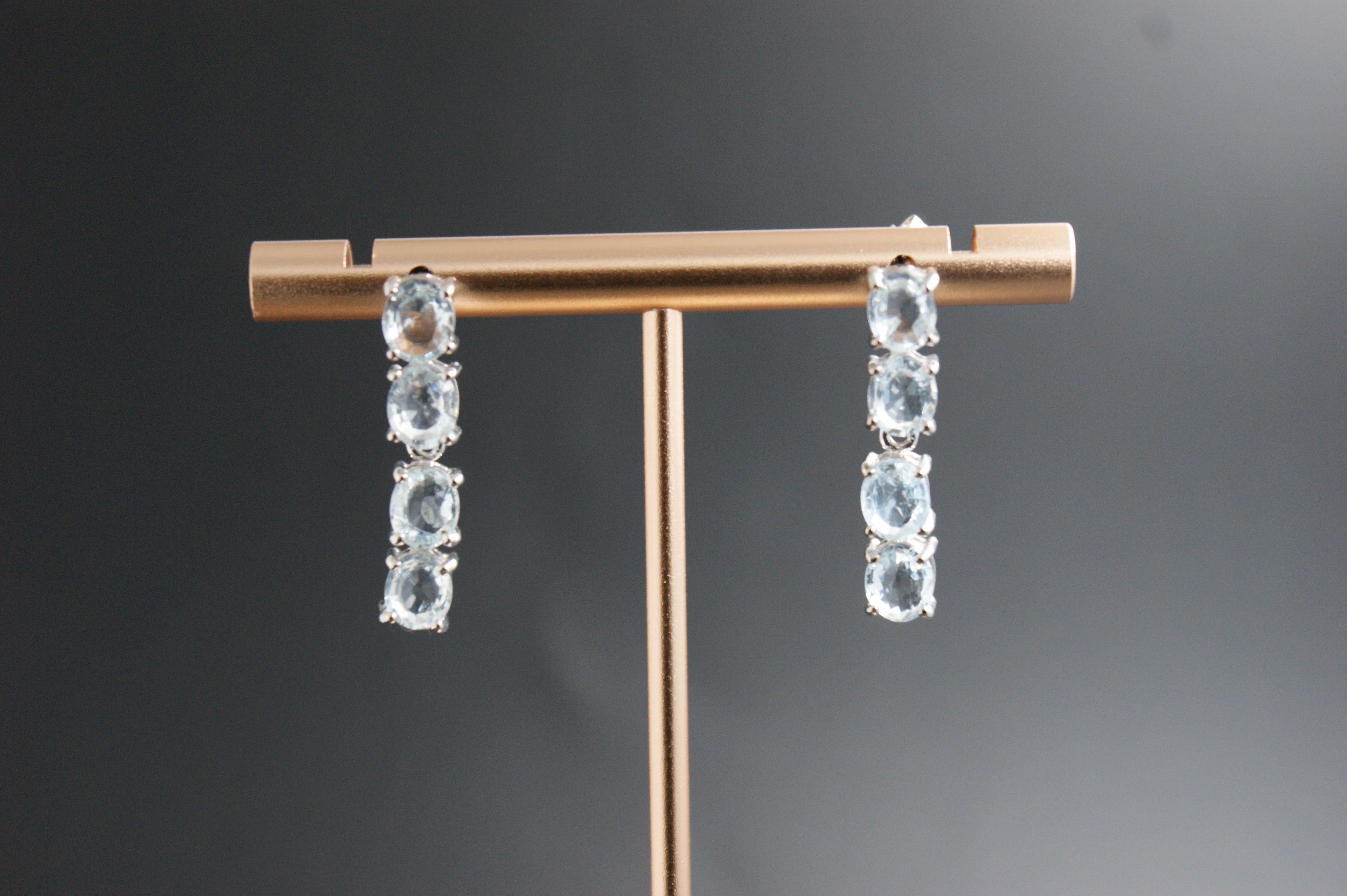 085- 9ct white Aquamarine earrings.