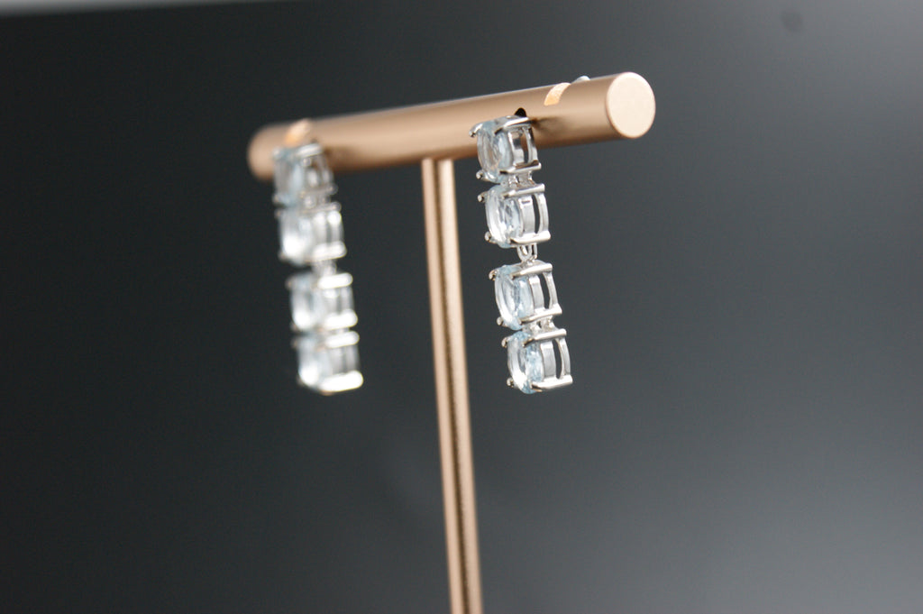 085- 9ct white Aquamarine earrings.
