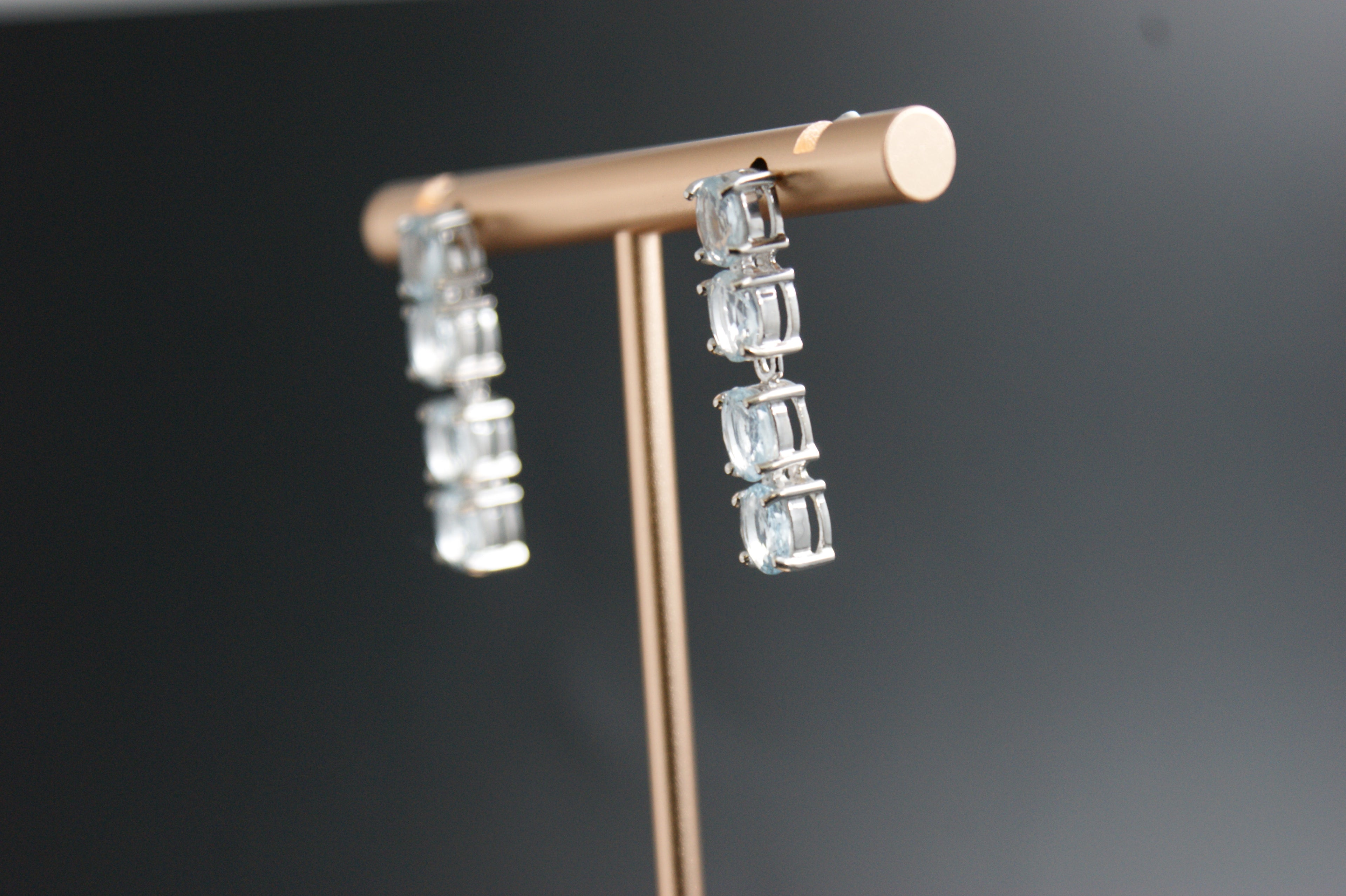 085- 9ct white Aquamarine earrings.