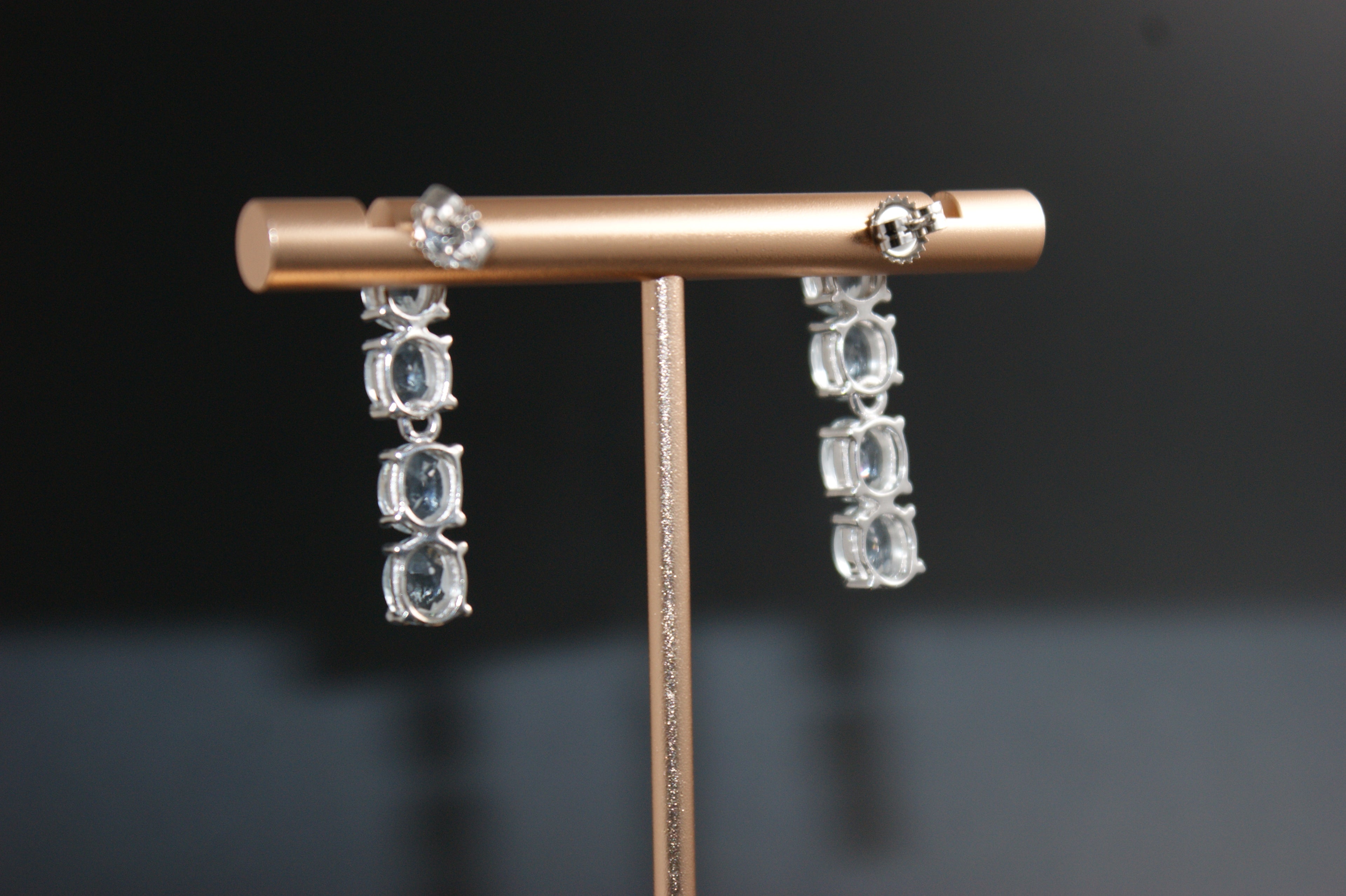 085- 9ct white Aquamarine earrings.