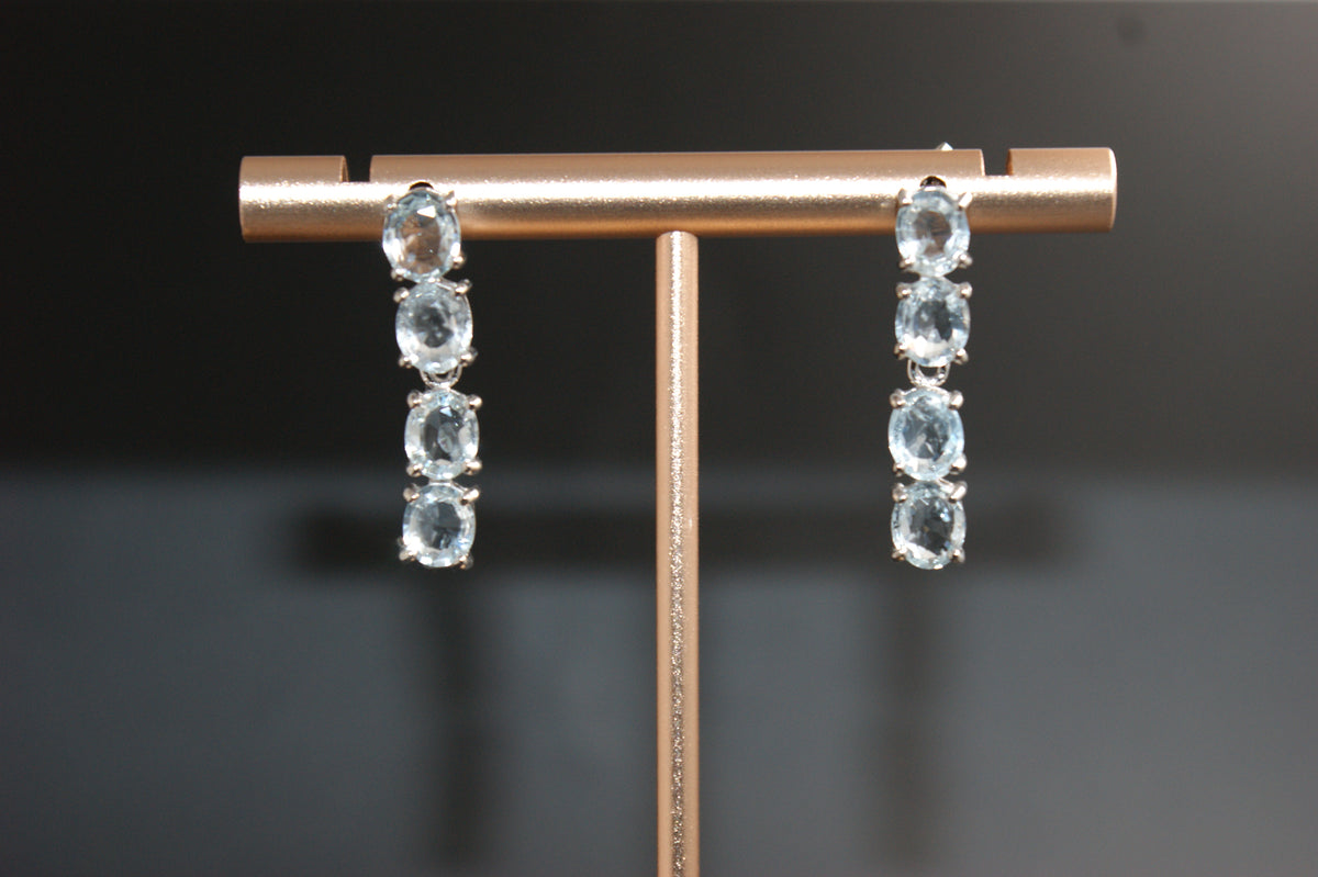 085- 9ct white Aquamarine earrings.