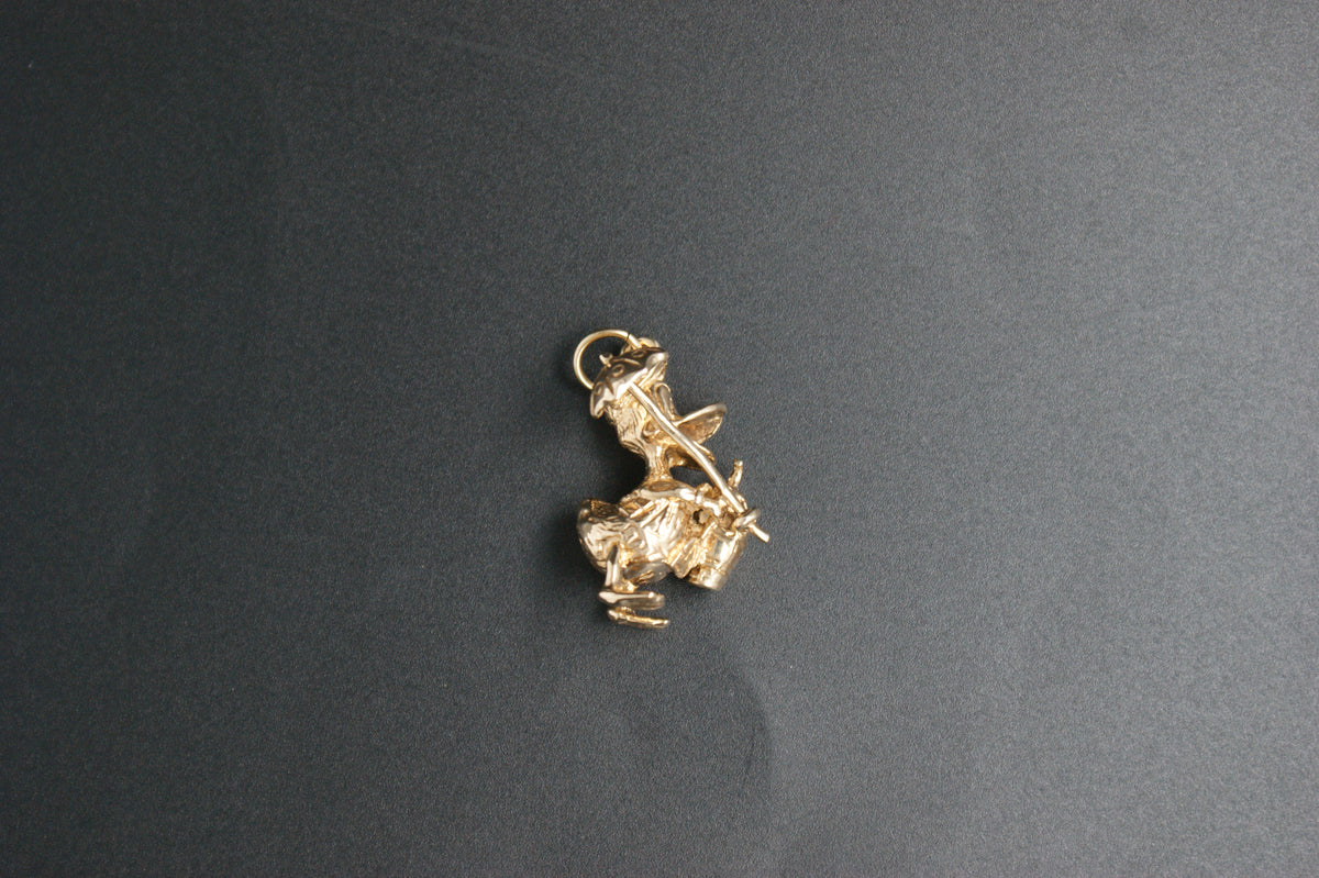 090- 9ct Disney Donald duck charm/pendant.