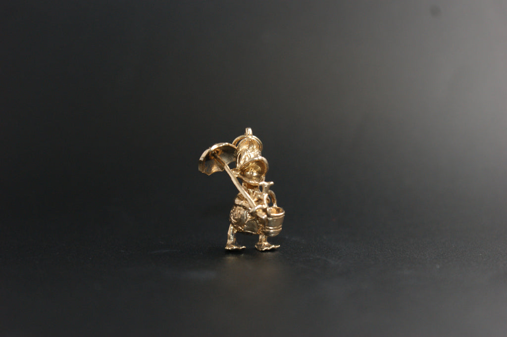 090- 9ct Disney Donald duck charm/pendant.