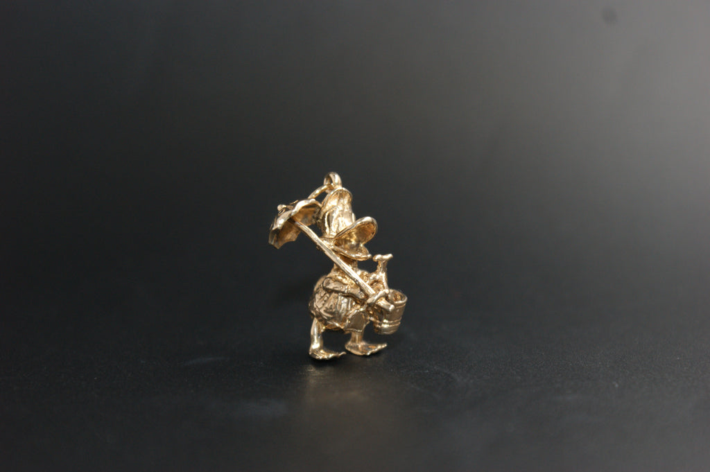090- 9ct Disney Donald duck charm/pendant.