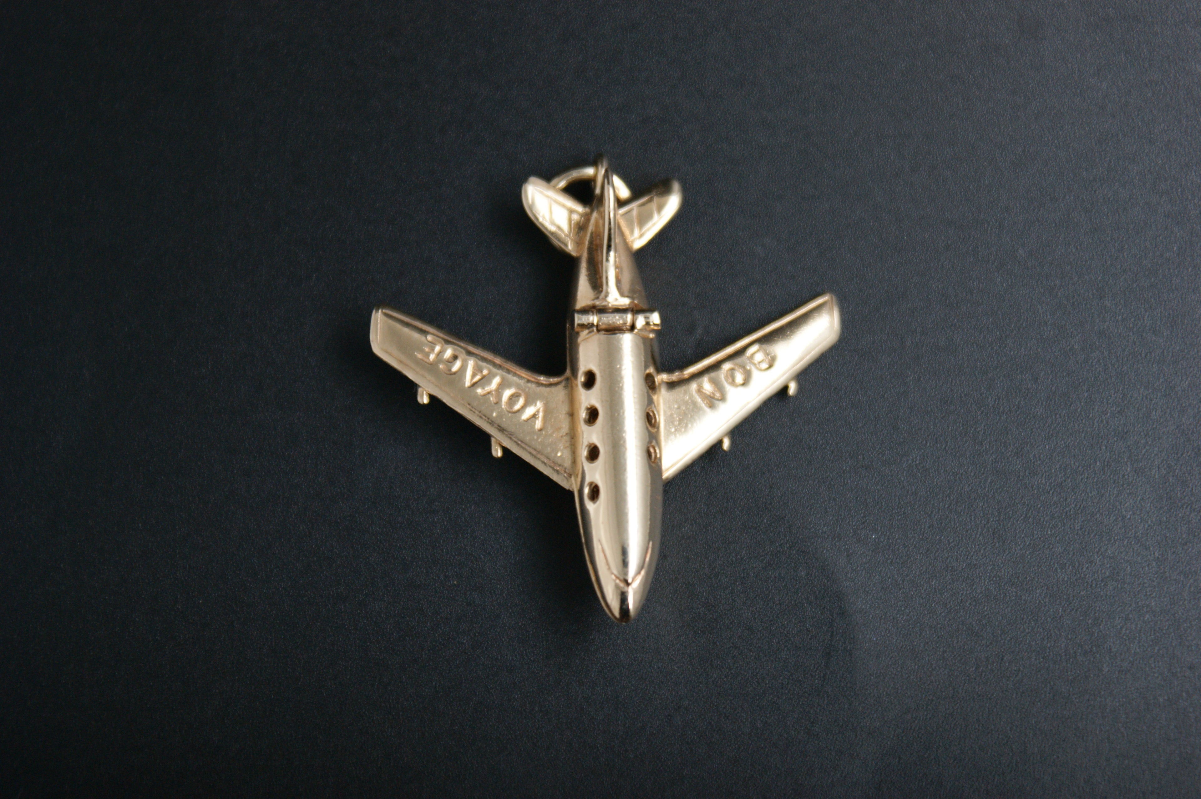091- 9ct Gold Opening ''Bon Voyage'' Aeroplane Charm