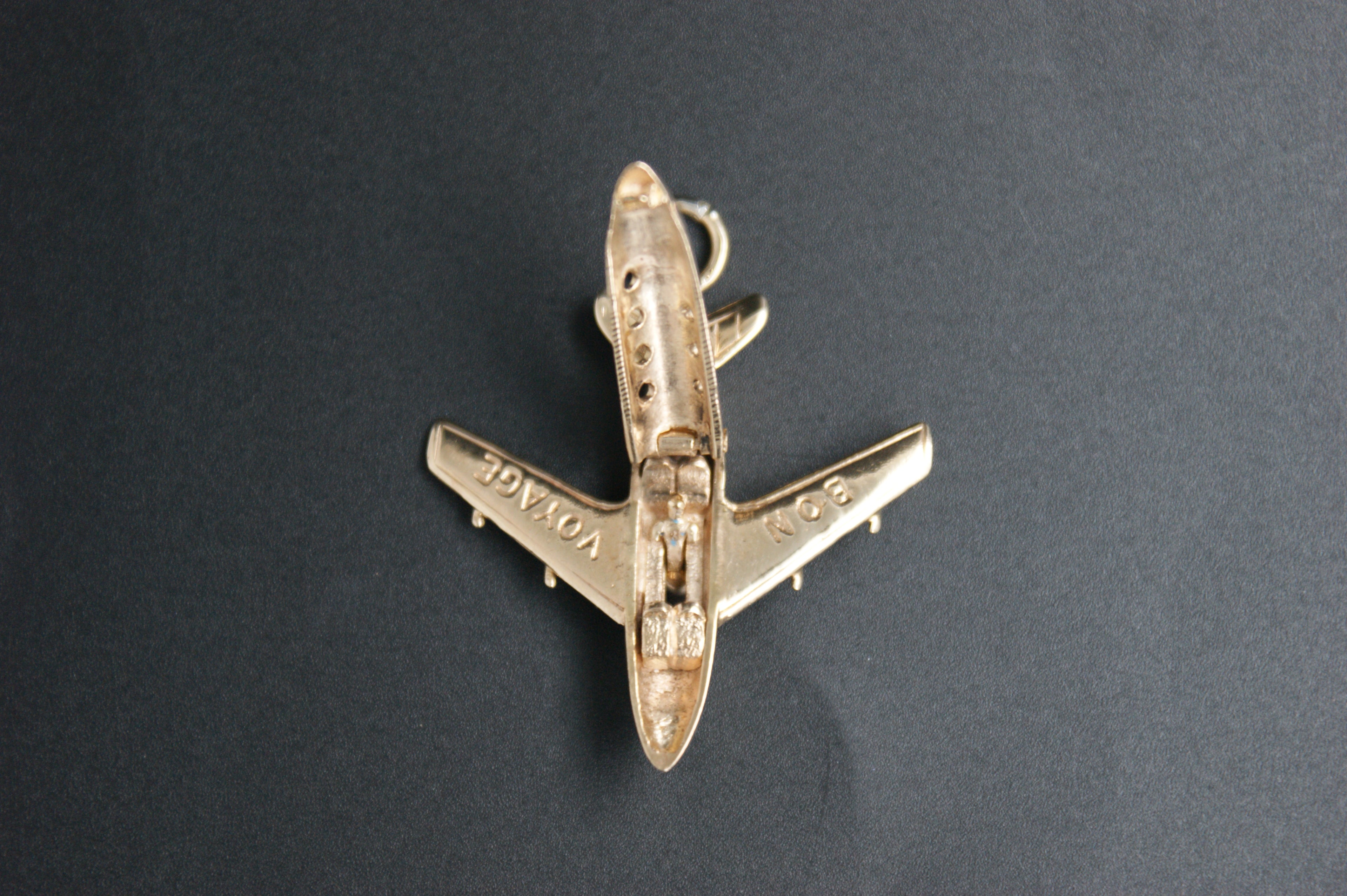 091- 9ct Gold Opening ''Bon Voyage'' Aeroplane Charm