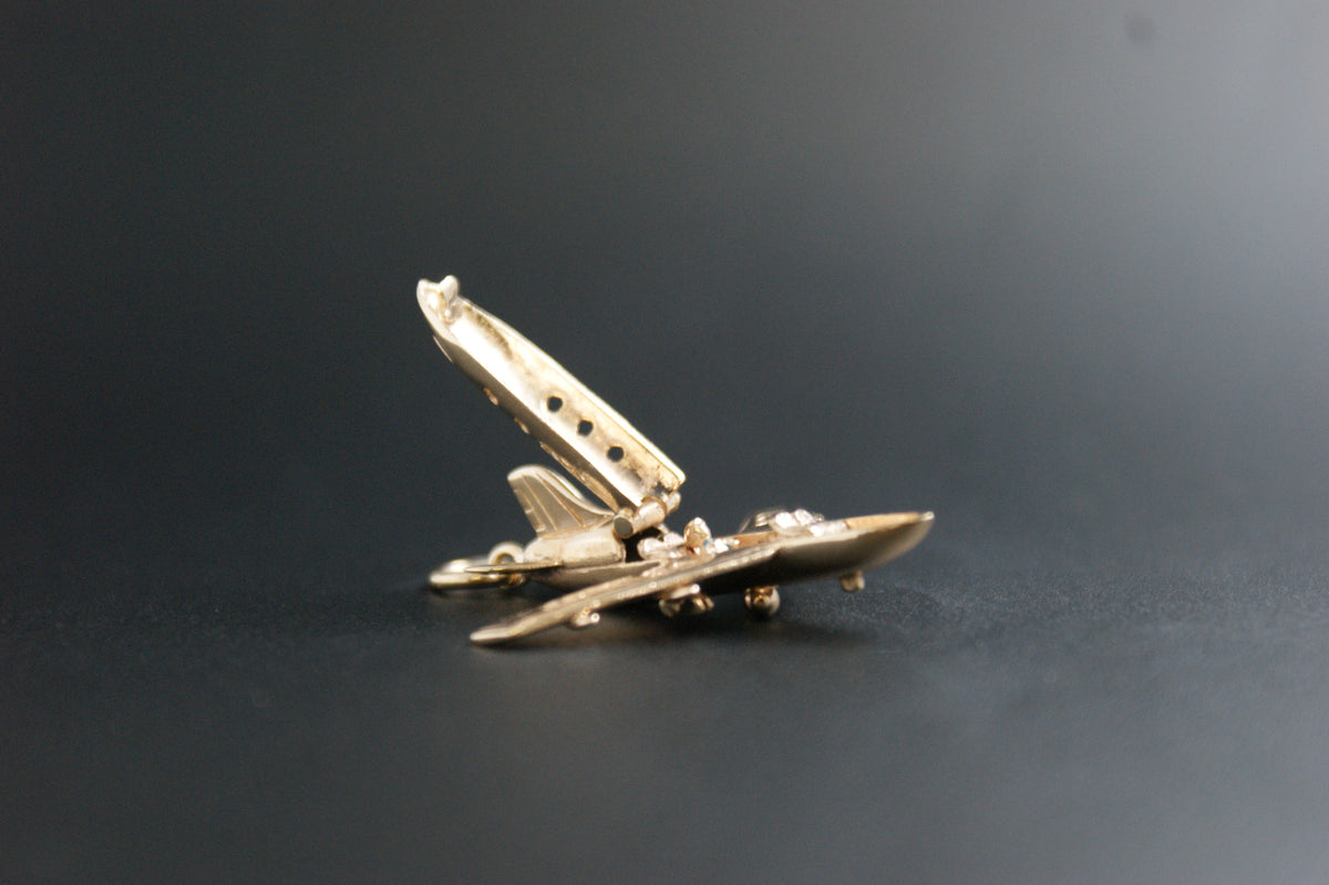 091- 9ct Gold Opening ''Bon Voyage'' Aeroplane Charm