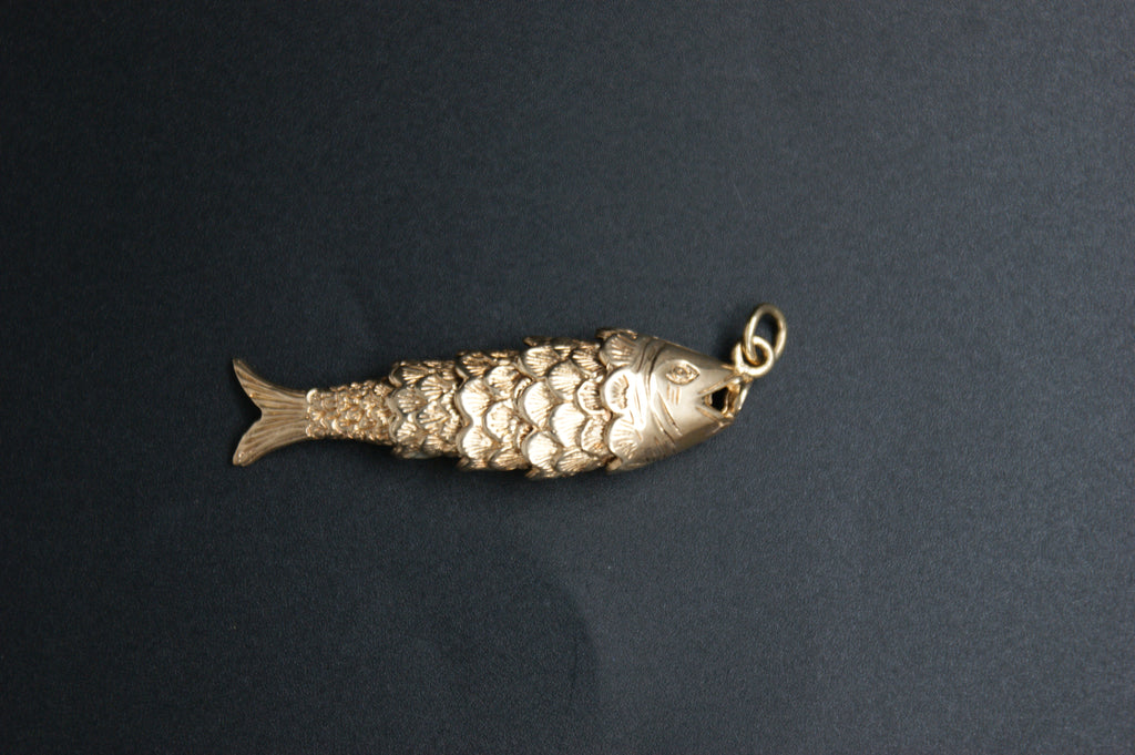 092- 9ct Gold Articulated Moving Fish Charm