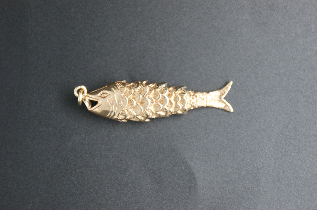 092- 9ct Gold Articulated Moving Fish Charm