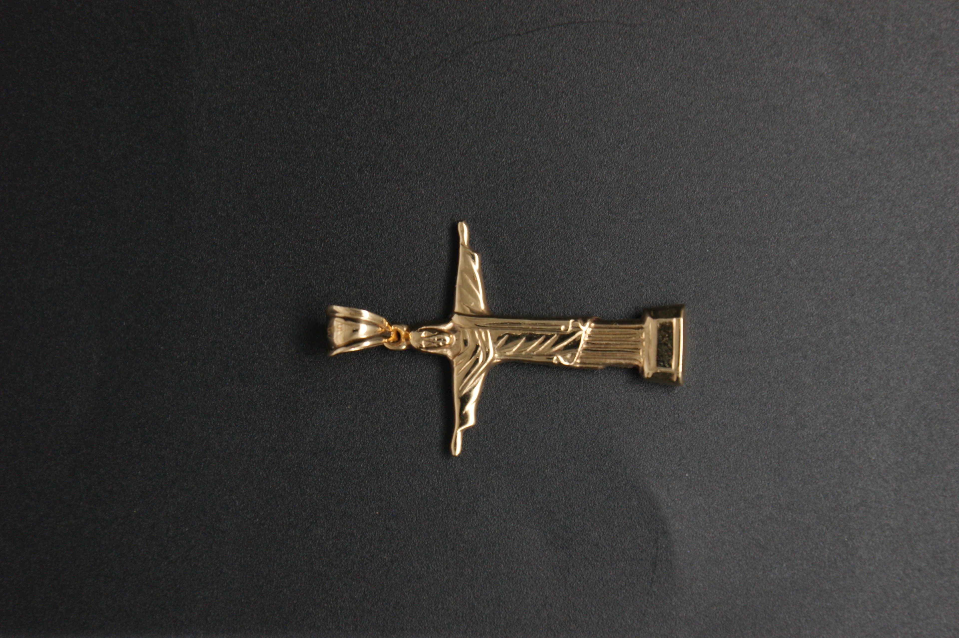 094-14ct Gold Christ the Redeemer Pendant