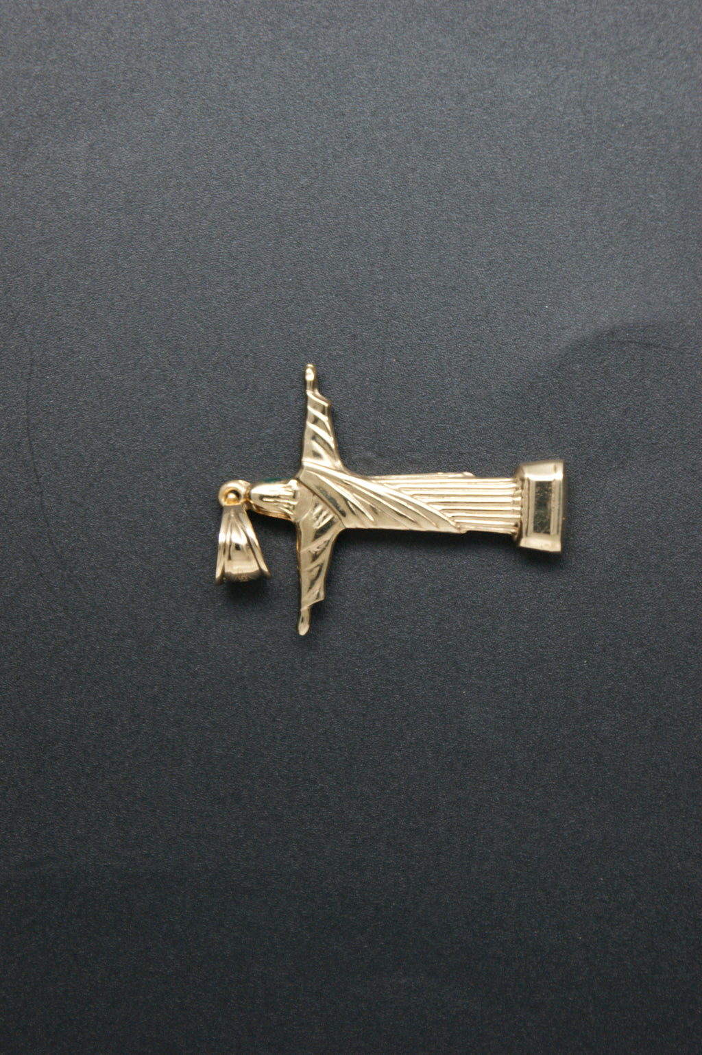 094-14ct Gold Christ the Redeemer Pendant