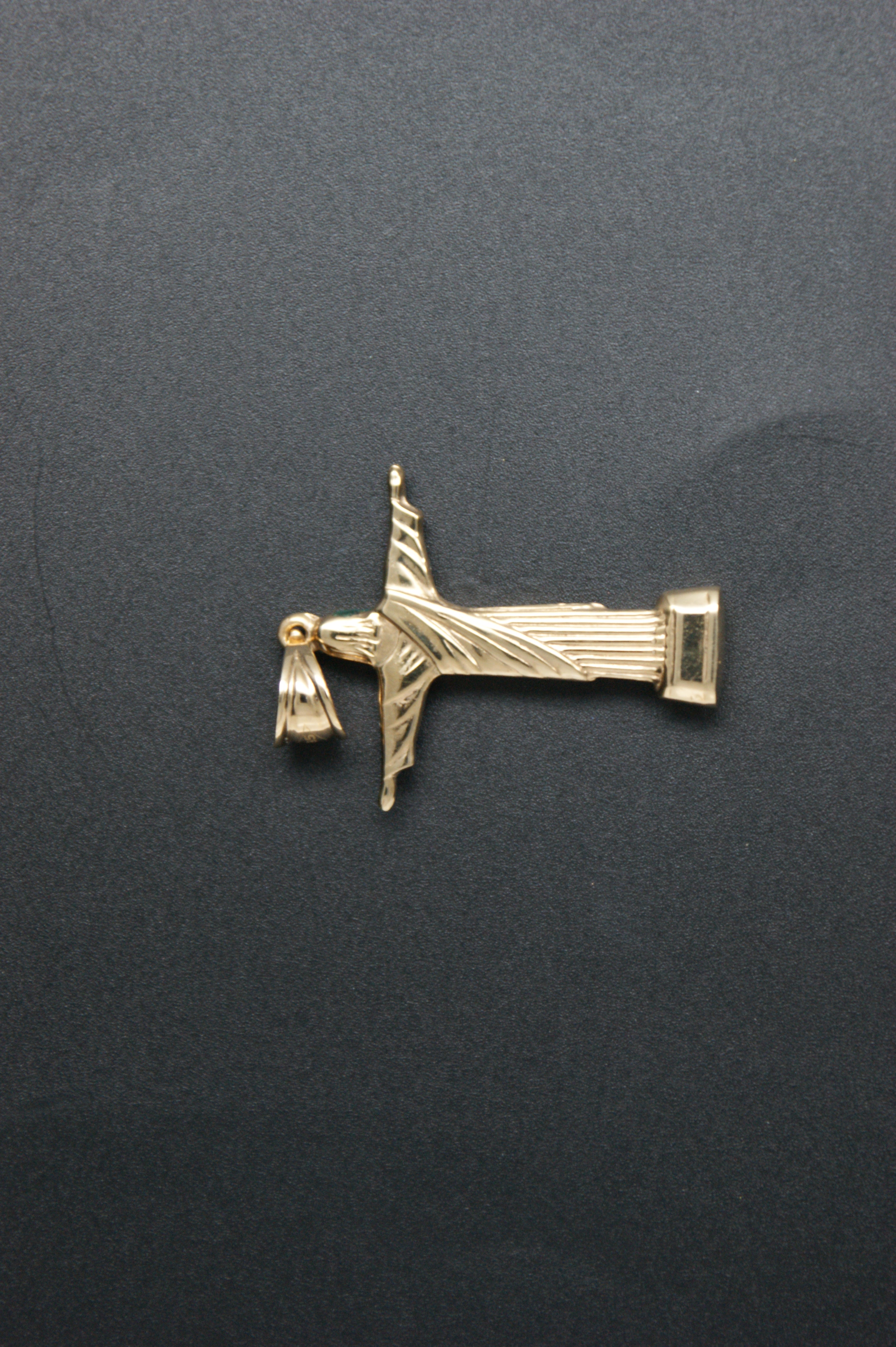094-14ct Gold Christ the Redeemer Pendant
