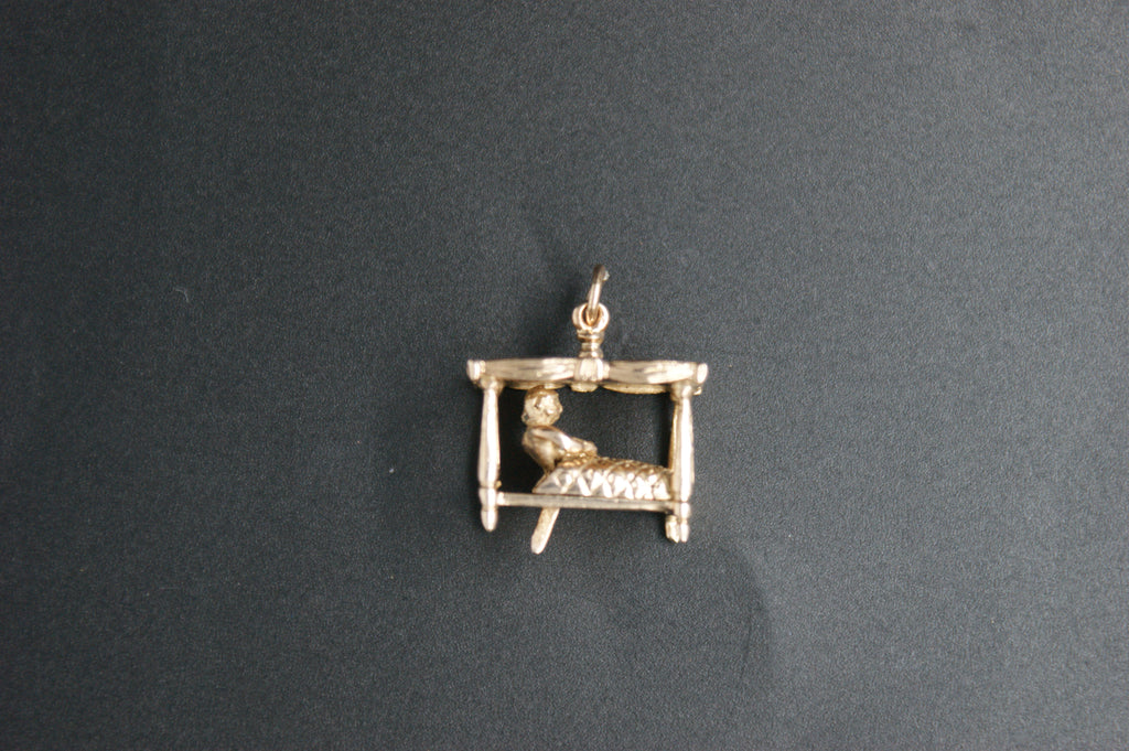 095-Gold Opening Four-Poster Bed Charm