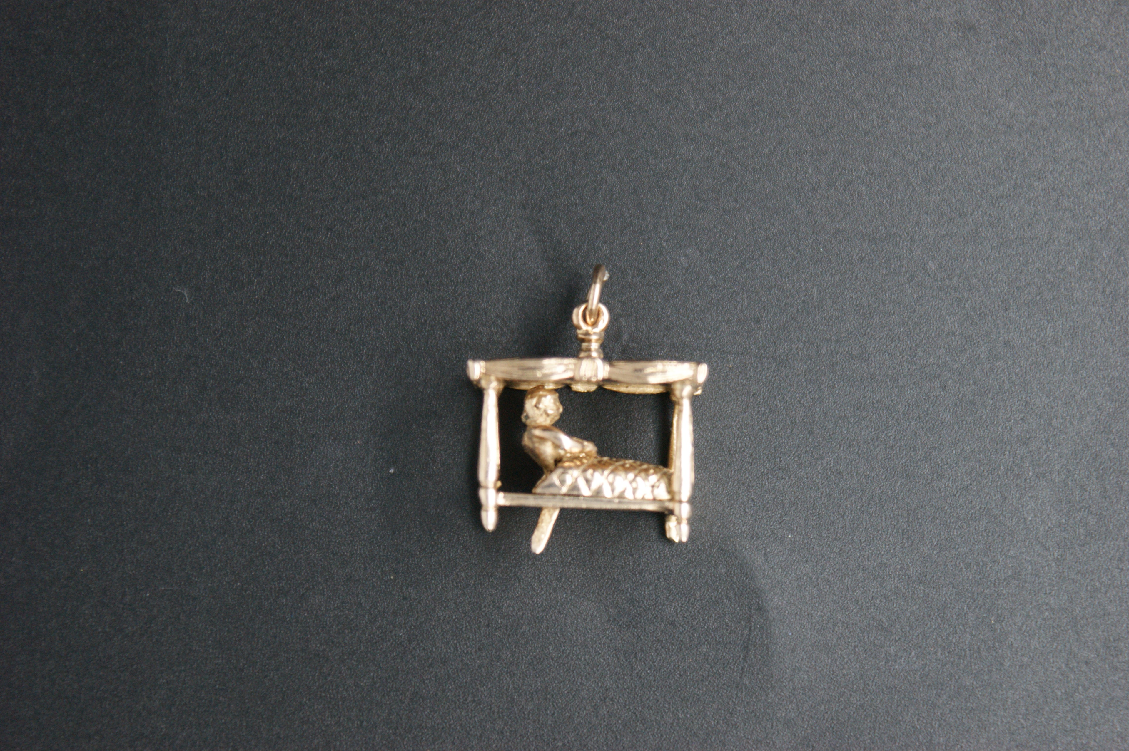 095-Gold Opening Four-Poster Bed Charm