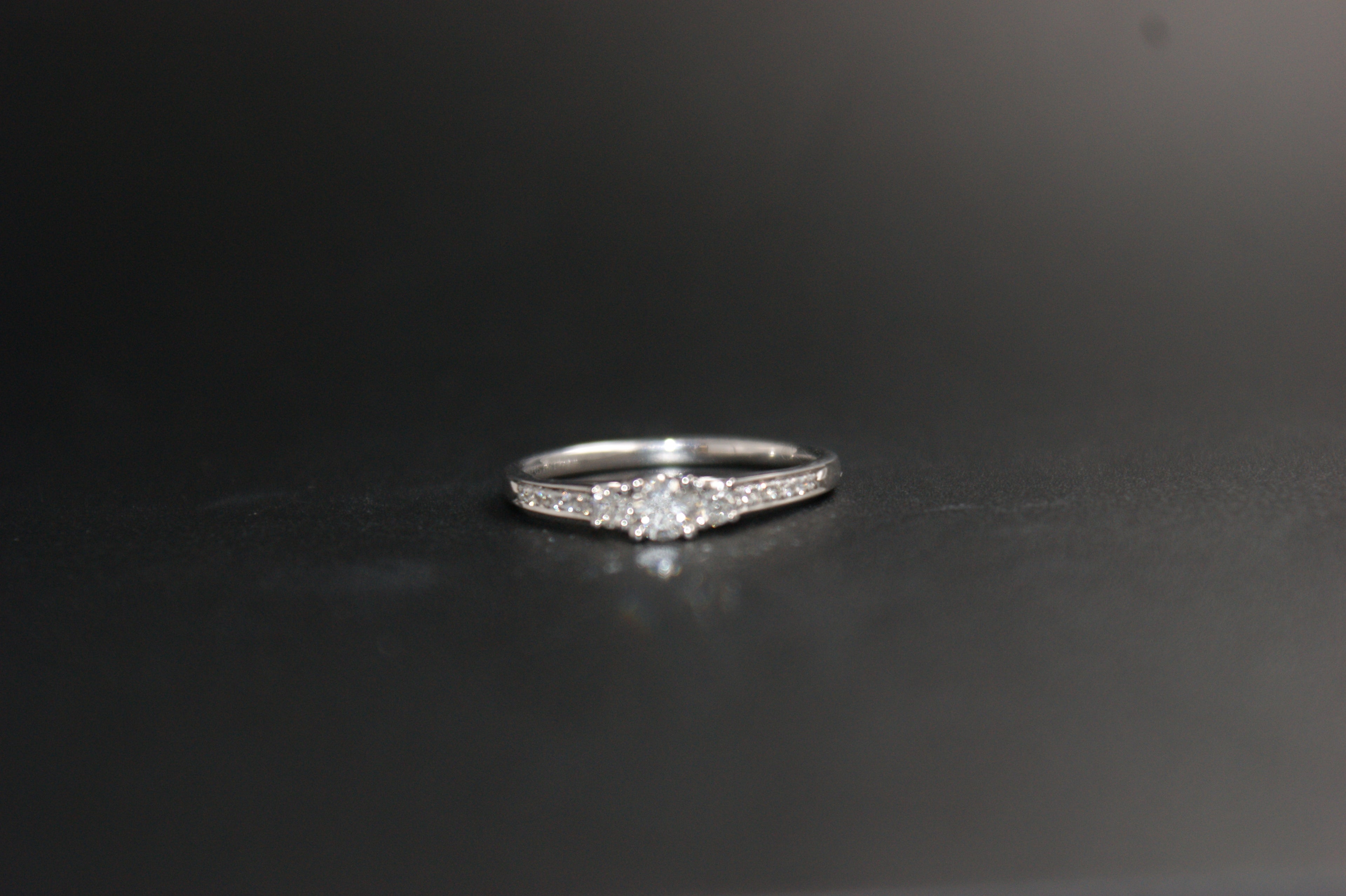 096-9ct White Gold 0.35ctt Diamond Three-Stone Ring