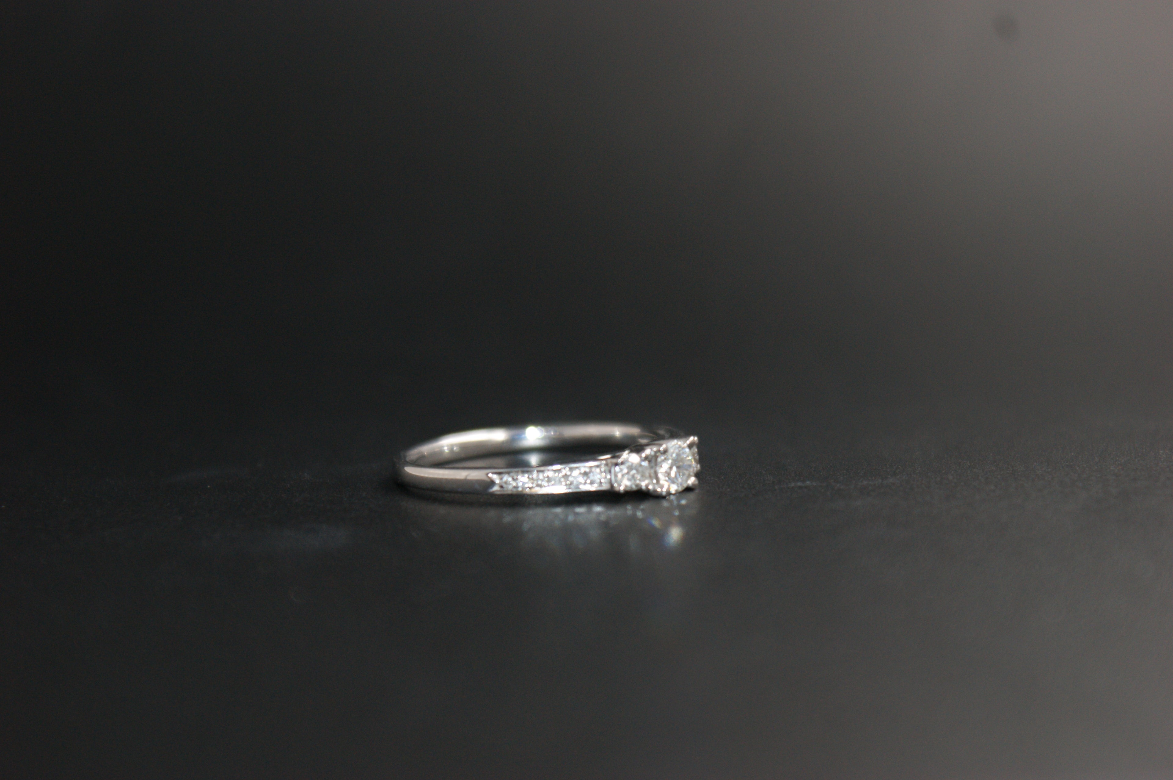 096-9ct White Gold 0.35ctt Diamond Three-Stone Ring
