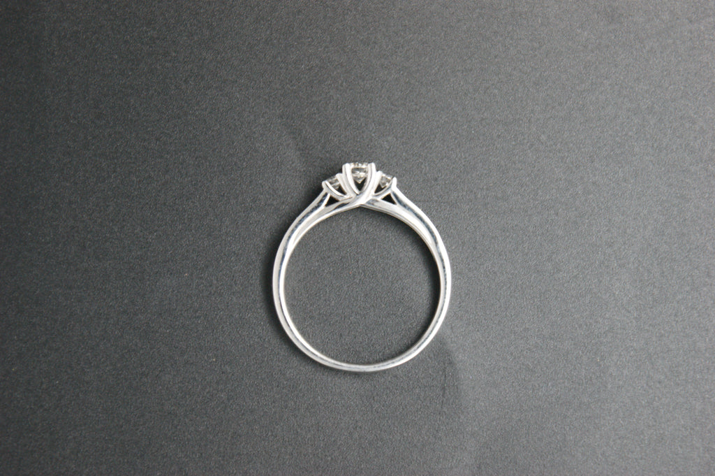 096-9ct White Gold 0.35ctt Diamond Three-Stone Ring