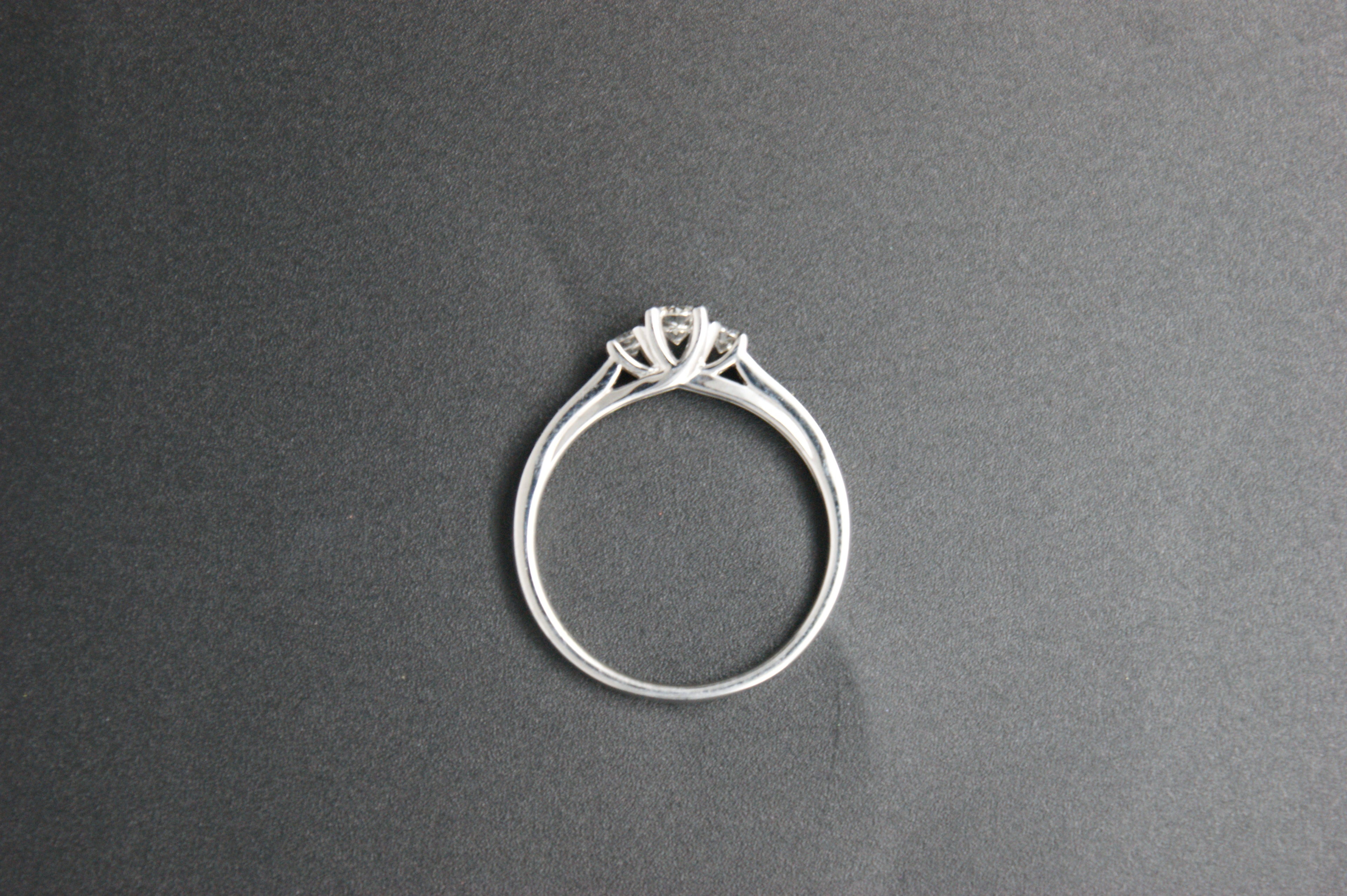 096-9ct White Gold 0.35ctt Diamond Three-Stone Ring