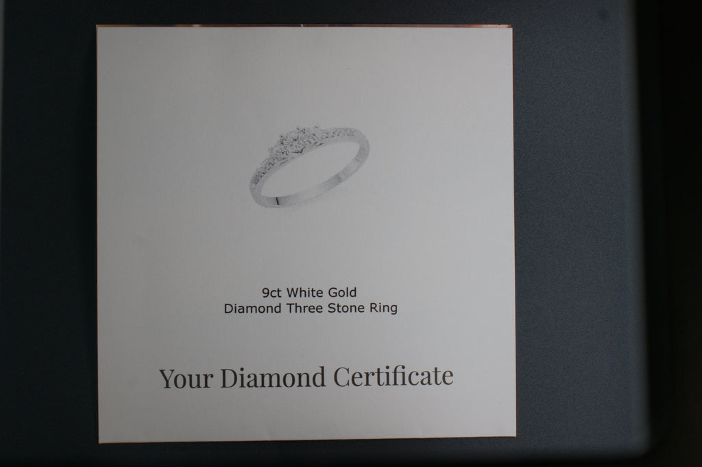 096-9ct White Gold 0.35ctt Diamond Three-Stone Ring