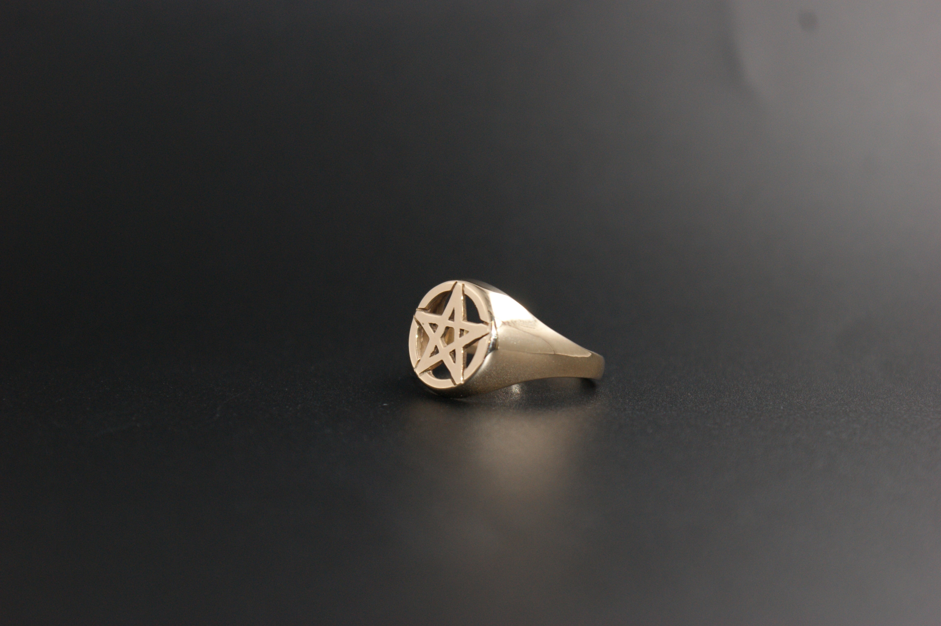 099- 9ct Pentagram Signet Ring