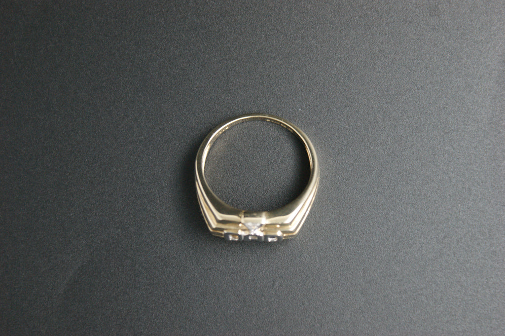 0100- 9ct diamond DAD ring.