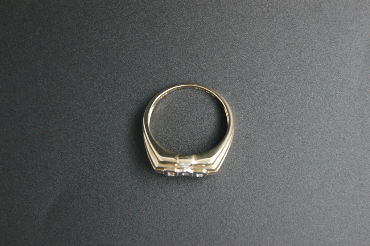 0100- 9ct diamond DAD ring.