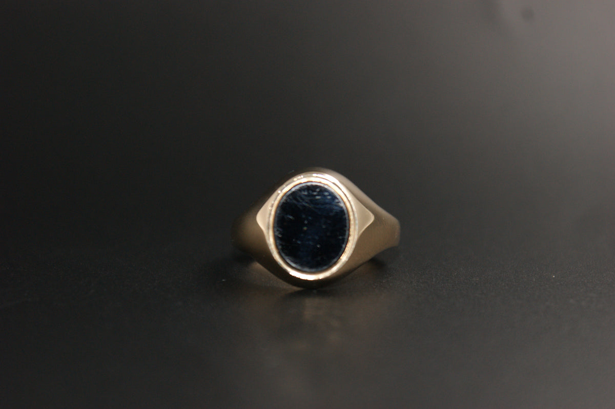 0102- 9ct Black Onyx signet ring.