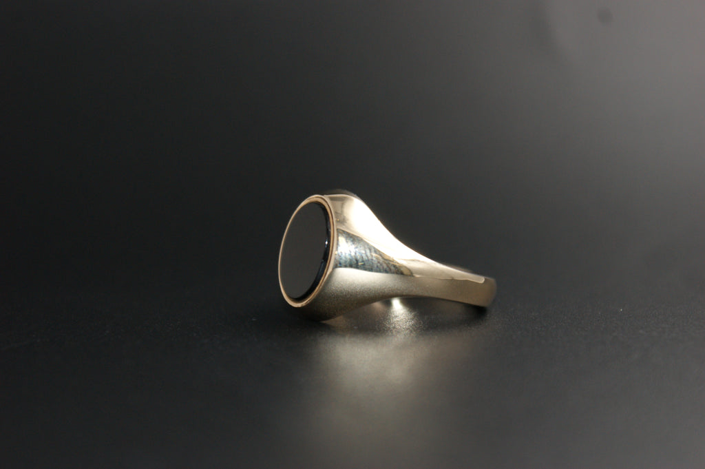 0102- 9ct Black Onyx signet ring.