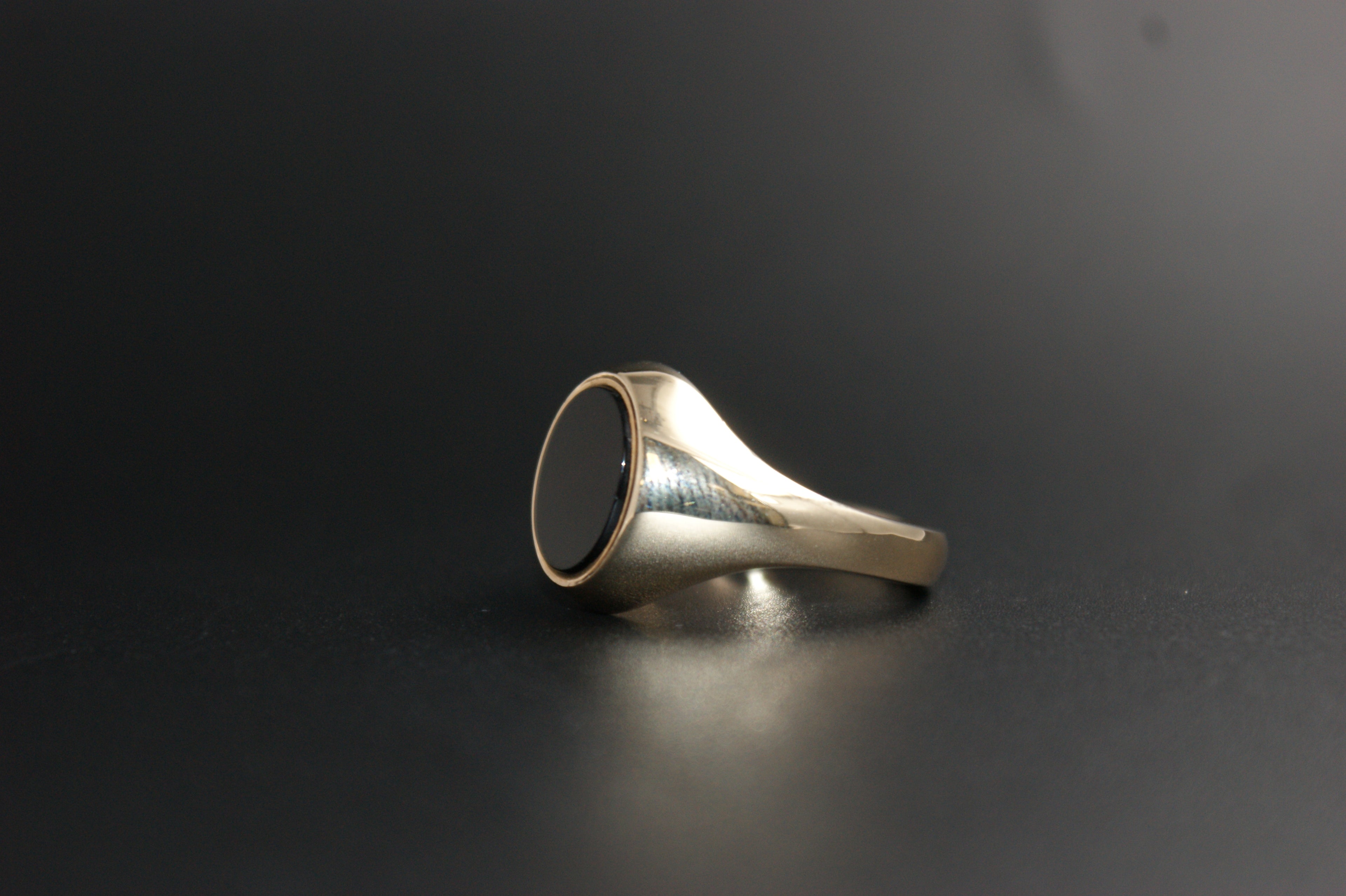 0102- 9ct Black Onyx signet ring.