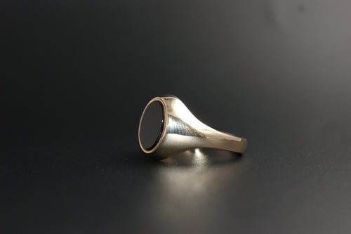 0102- 9ct Black Onyx signet ring.