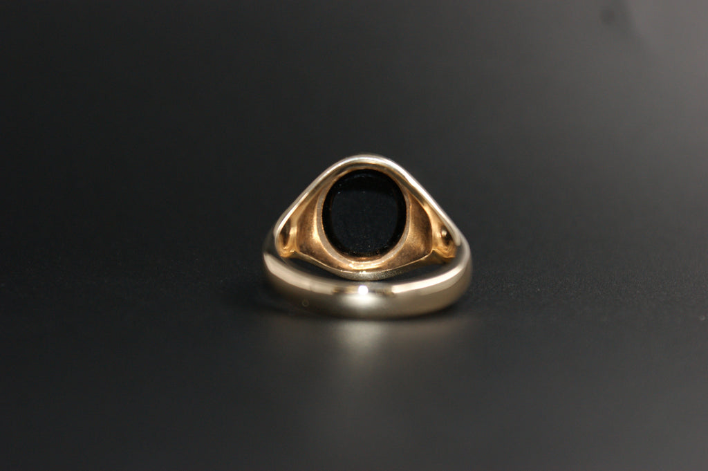0102- 9ct Black Onyx signet ring.