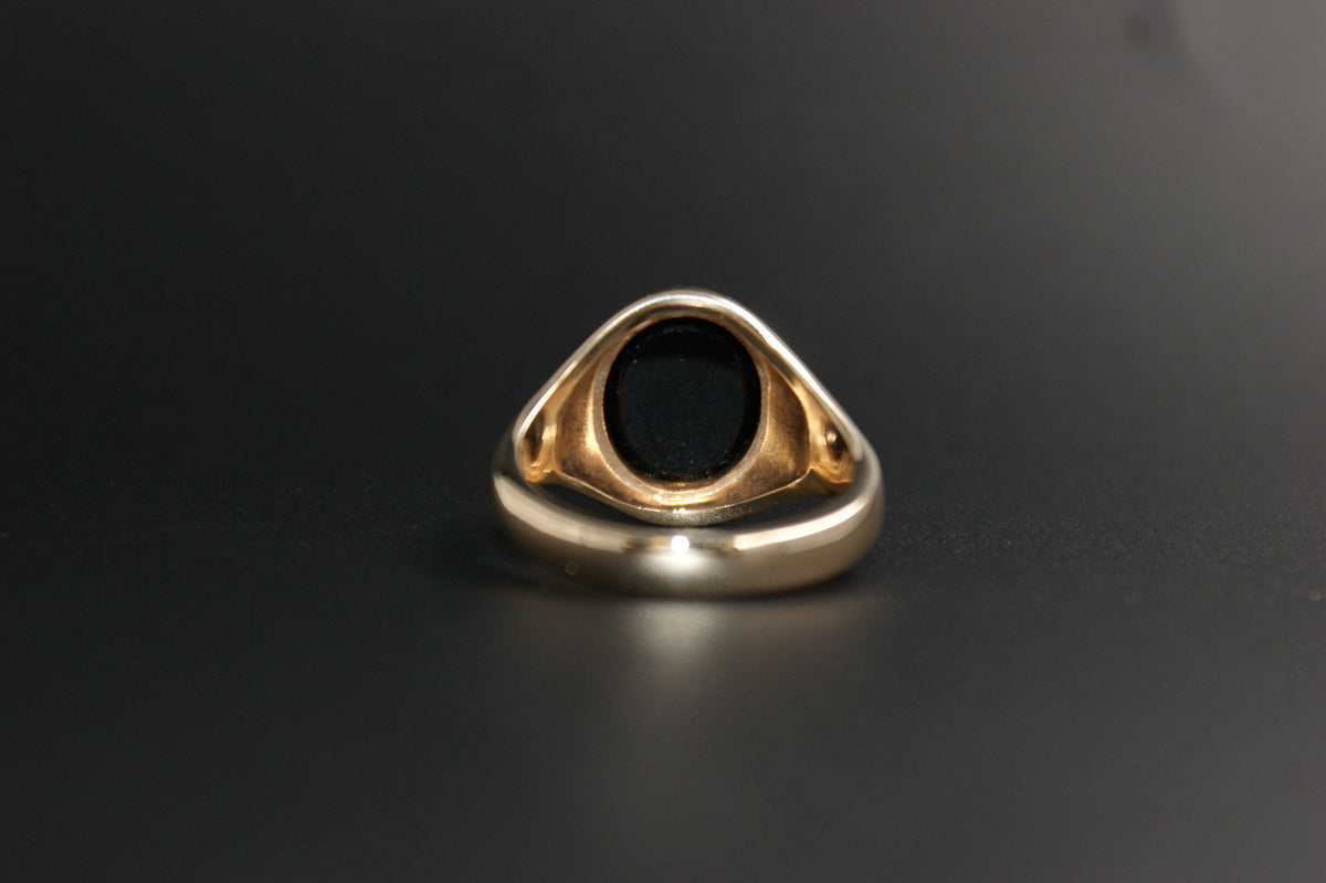 0102- 9ct Black Onyx signet ring.