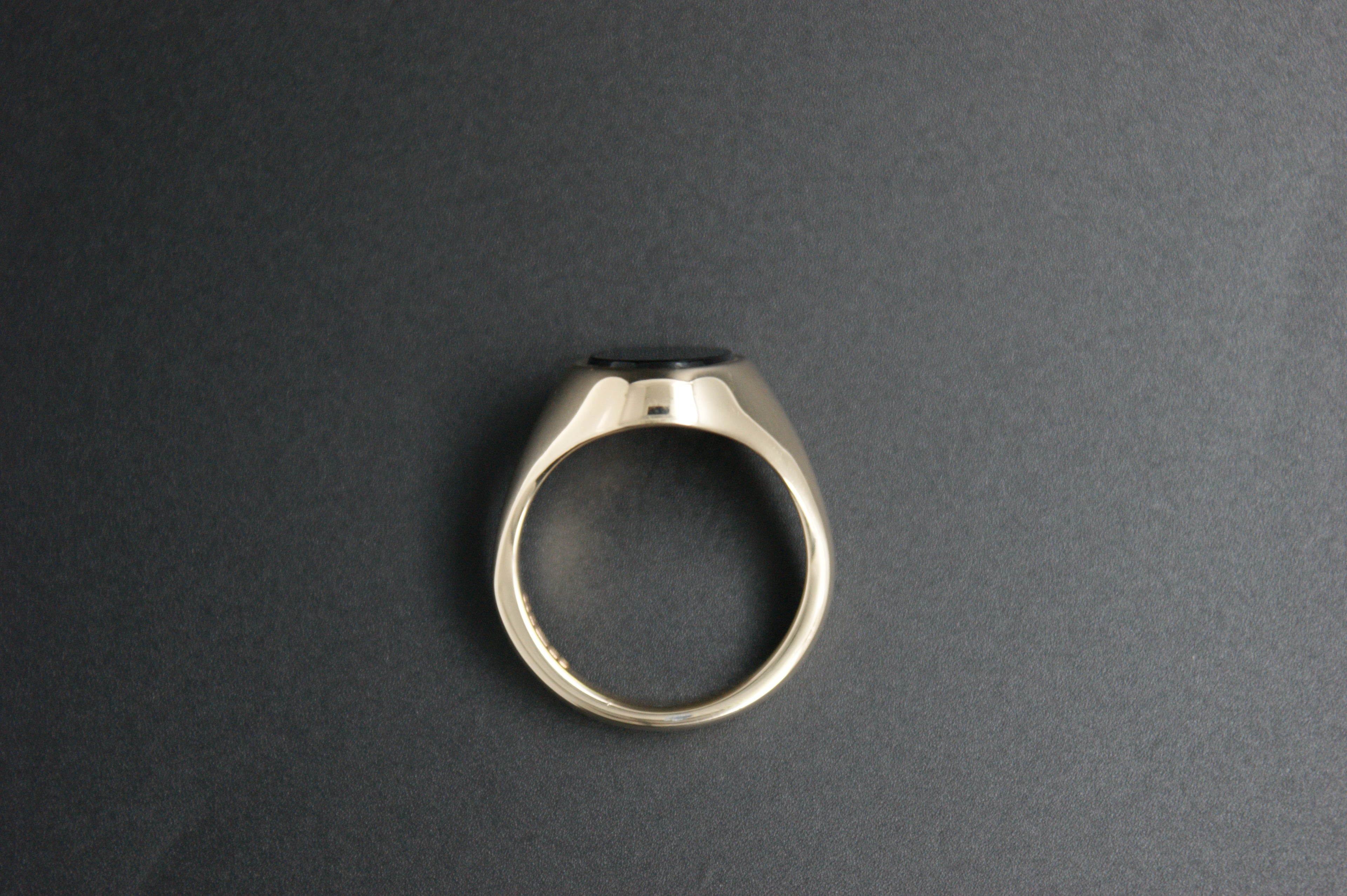 0102- 9ct Black Onyx signet ring.
