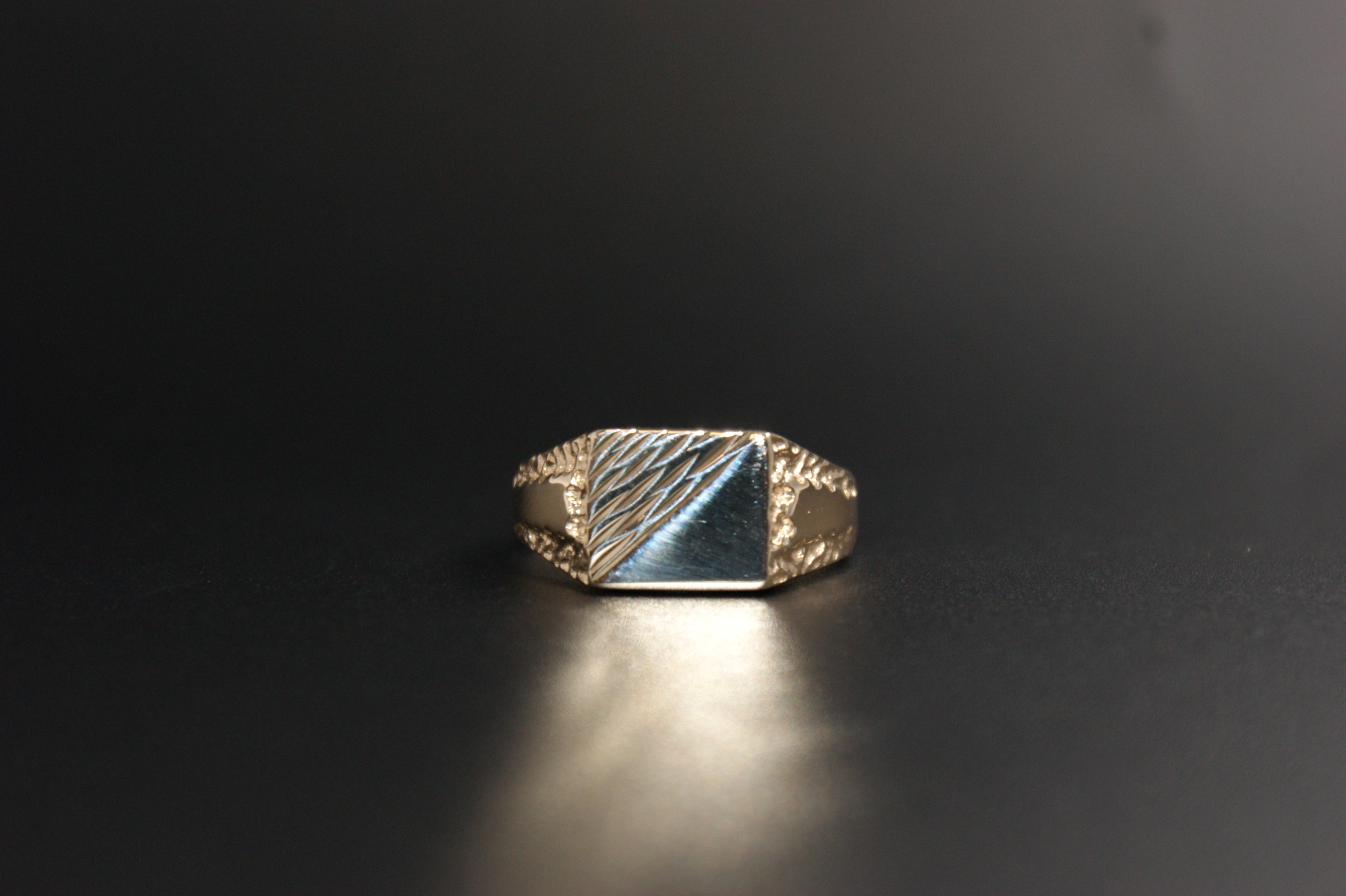 0103- 9ct pattern signet ring.
