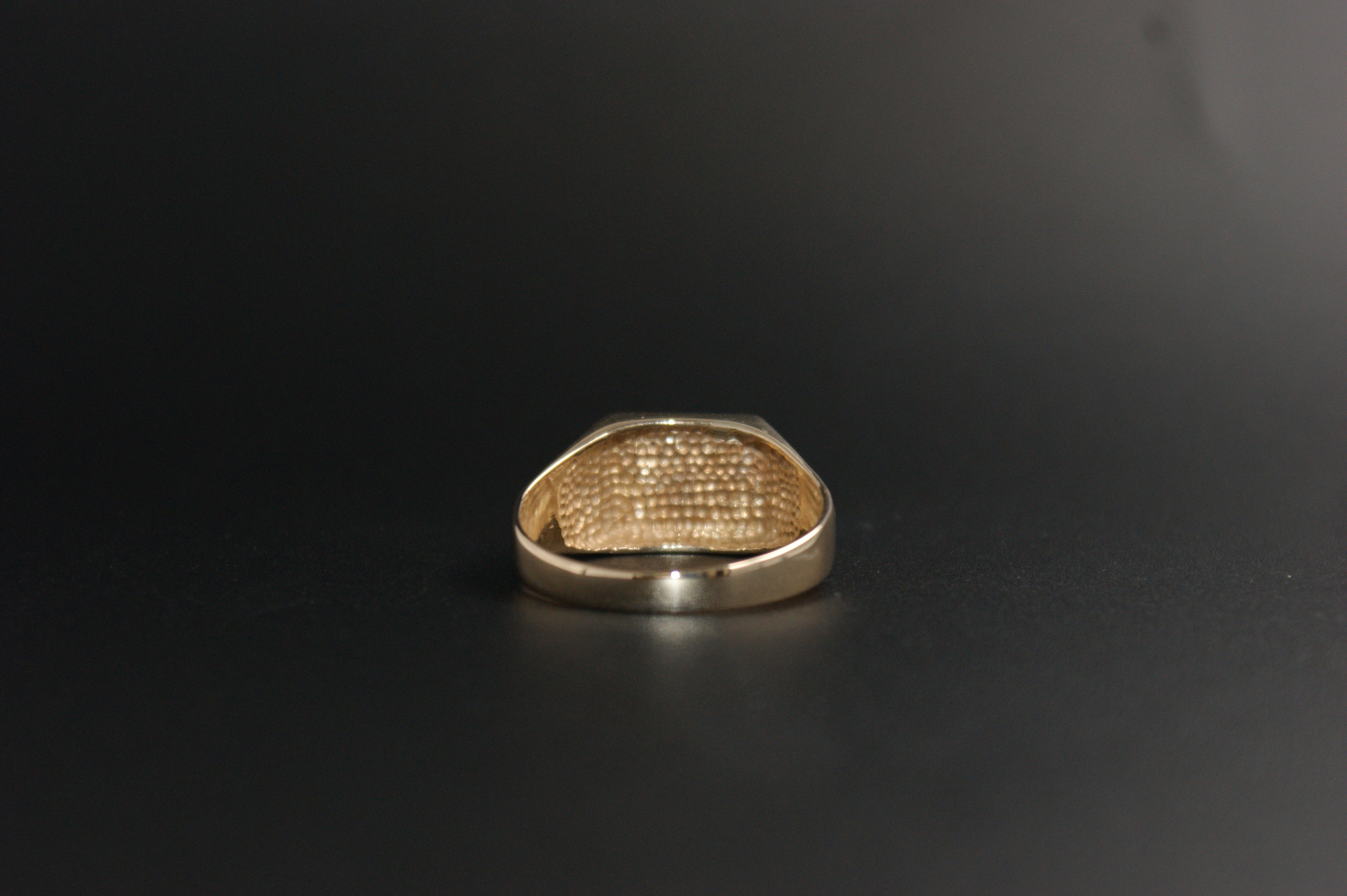 0103- 9ct pattern signet ring.