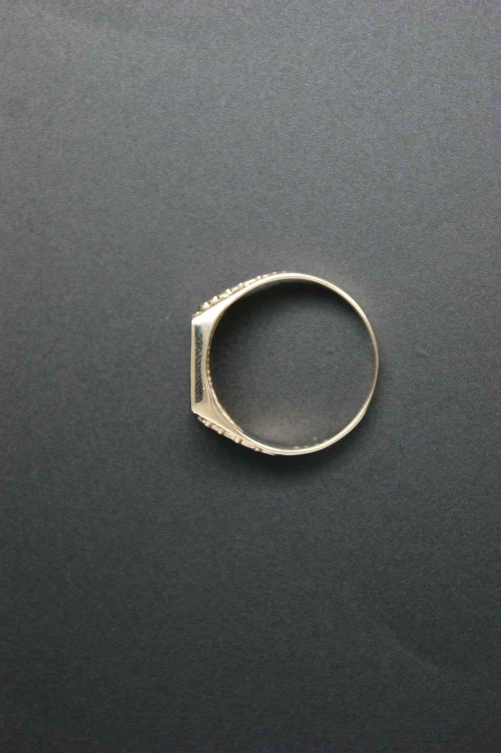 0103- 9ct pattern signet ring.