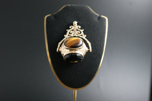 0104- 9ct spinner fob pendant.