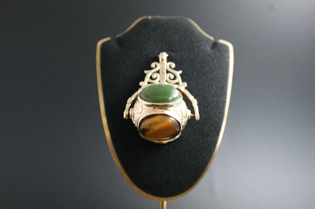 0104- 9ct spinner fob pendant.