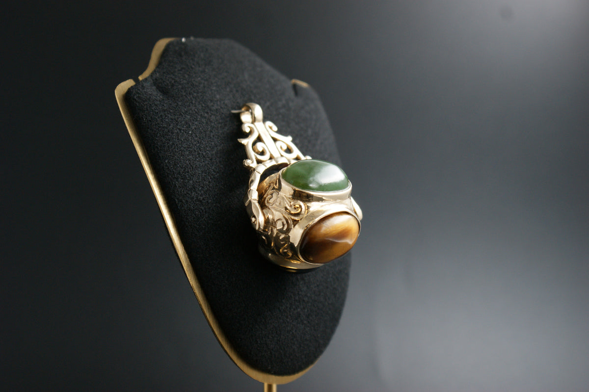 0104- 9ct spinner fob pendant.