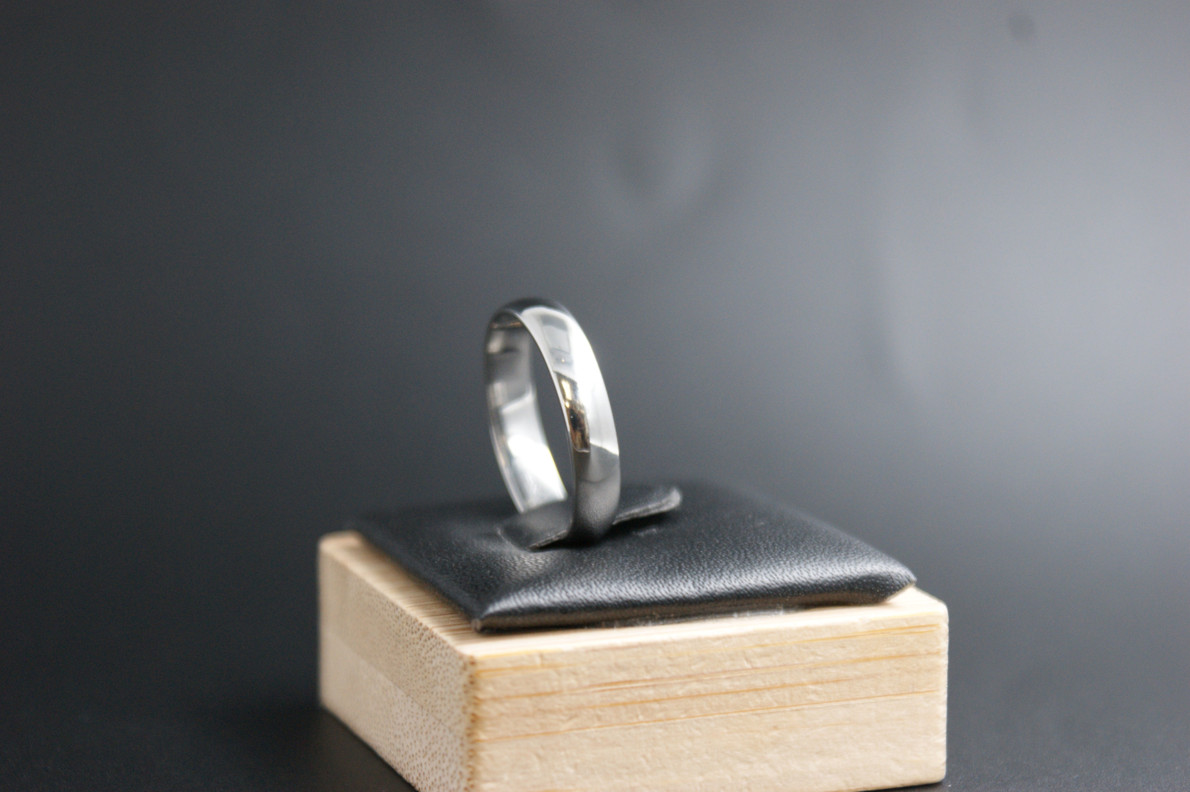 0105- Platinum Plain Court Wedding Band