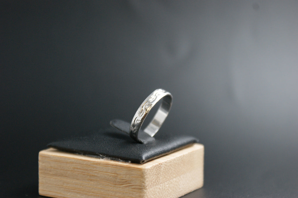 0108- 18ct White Gold Patterned Wedding Ring