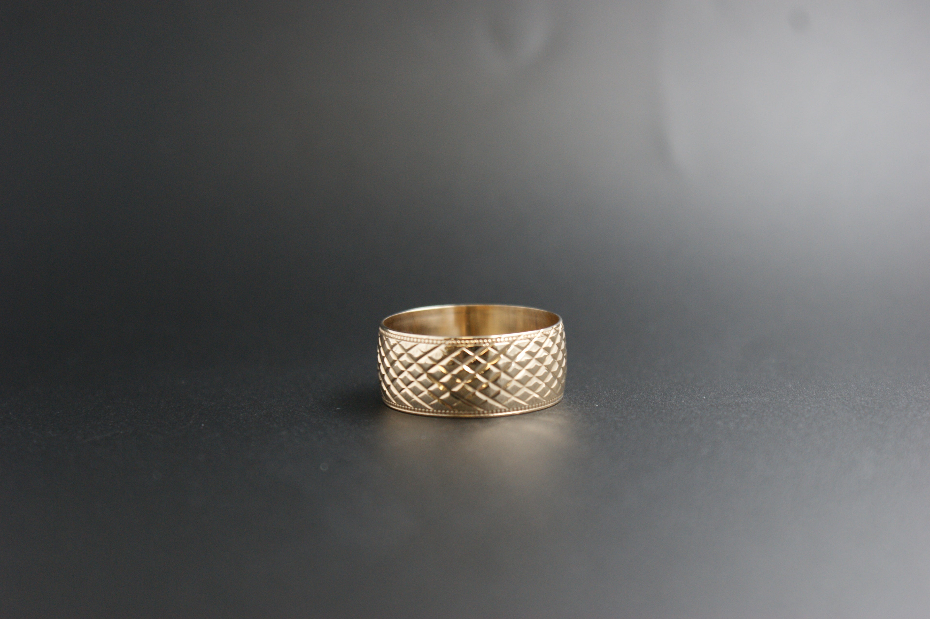 0110- 9cy yellow gold patterned Band.