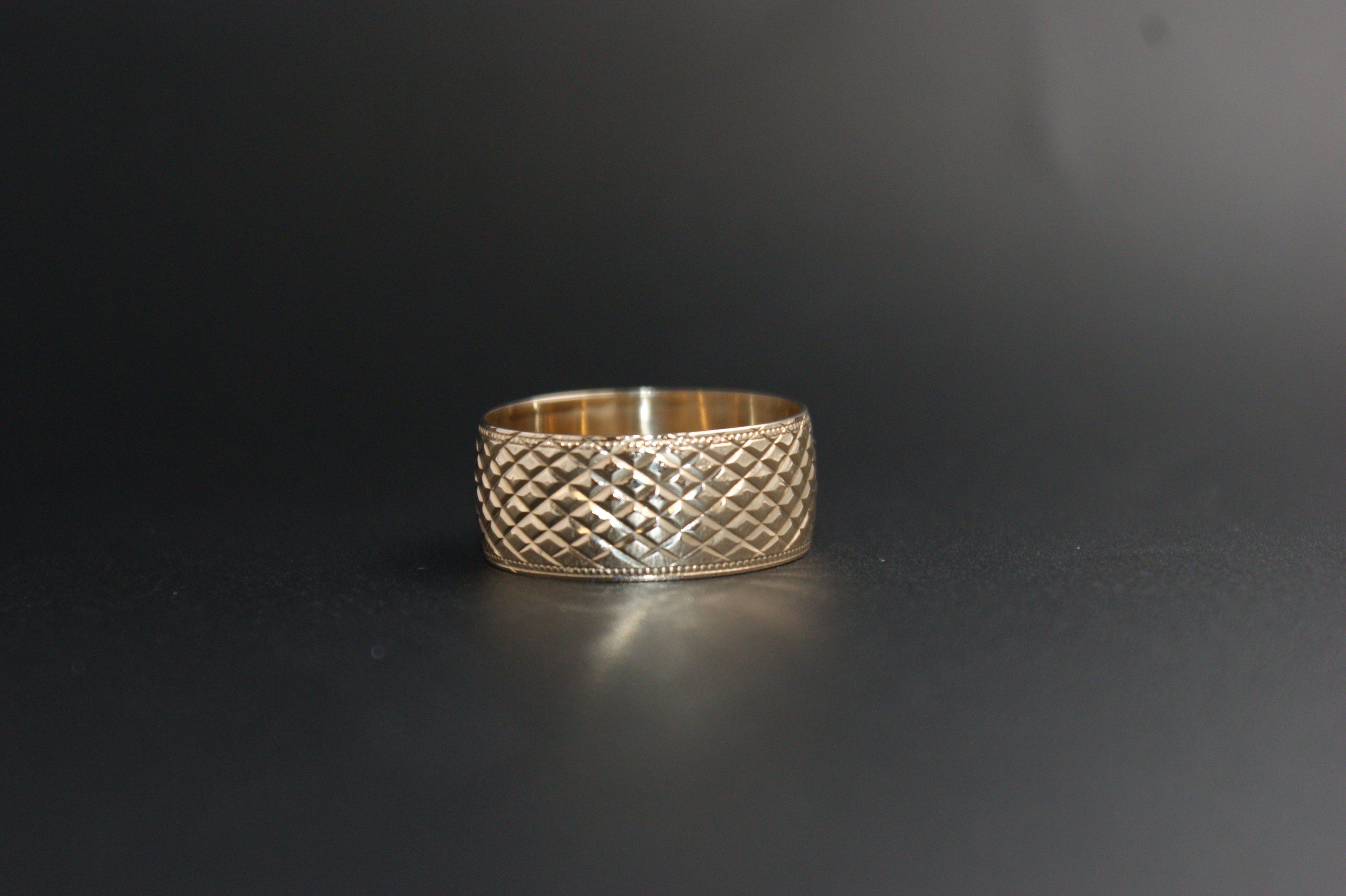 0110- 9cy yellow gold patterned Band.