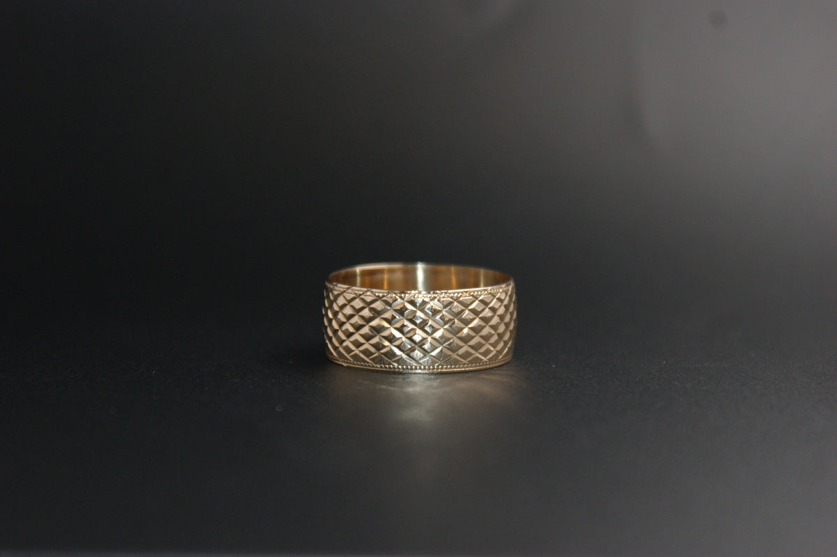 0110- 9cy yellow gold patterned Band.